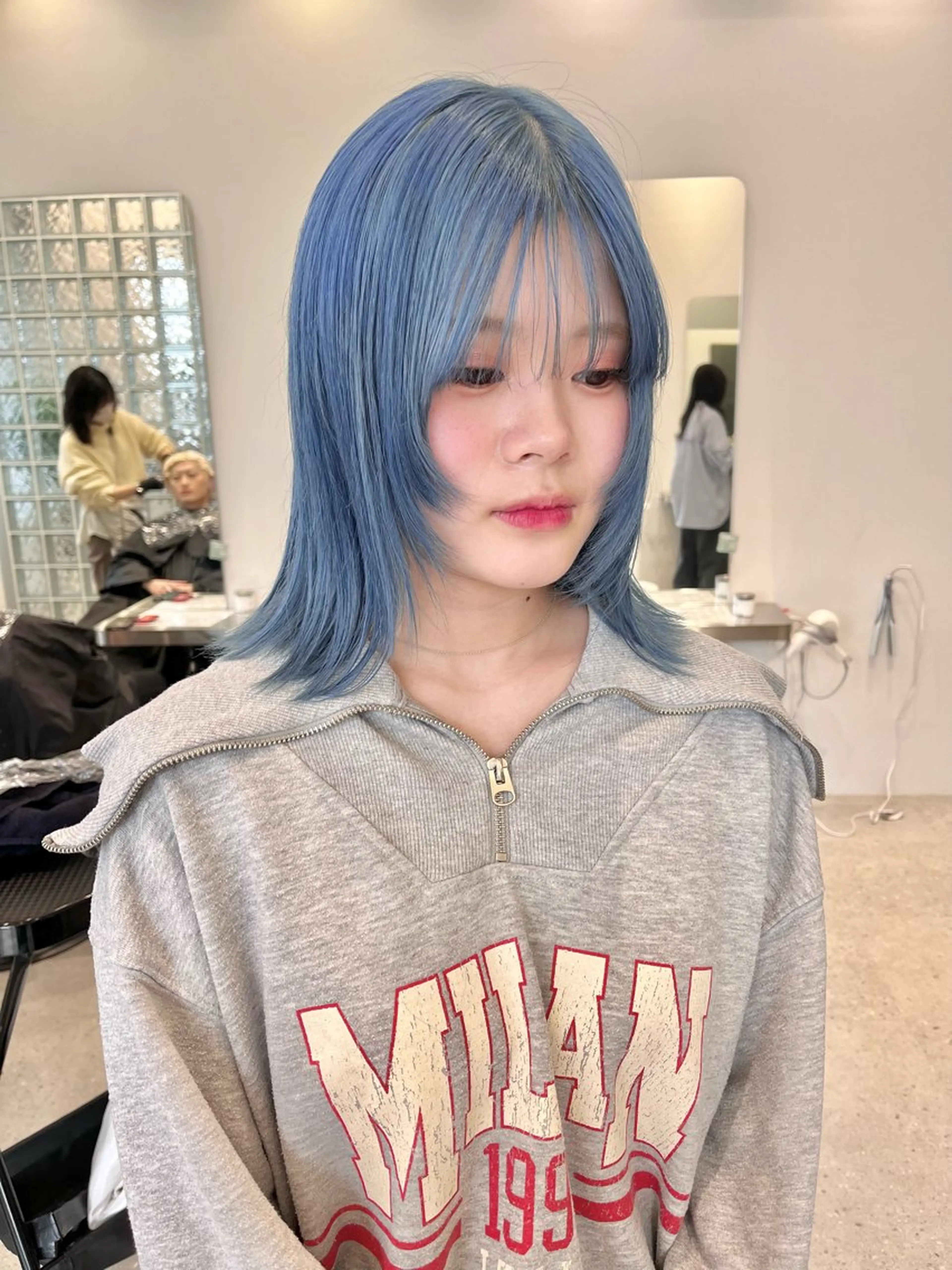 ミディアム カラー ブリーチ ブルーカラー iLi所属・iLi 《イリ》のヘアスタイル