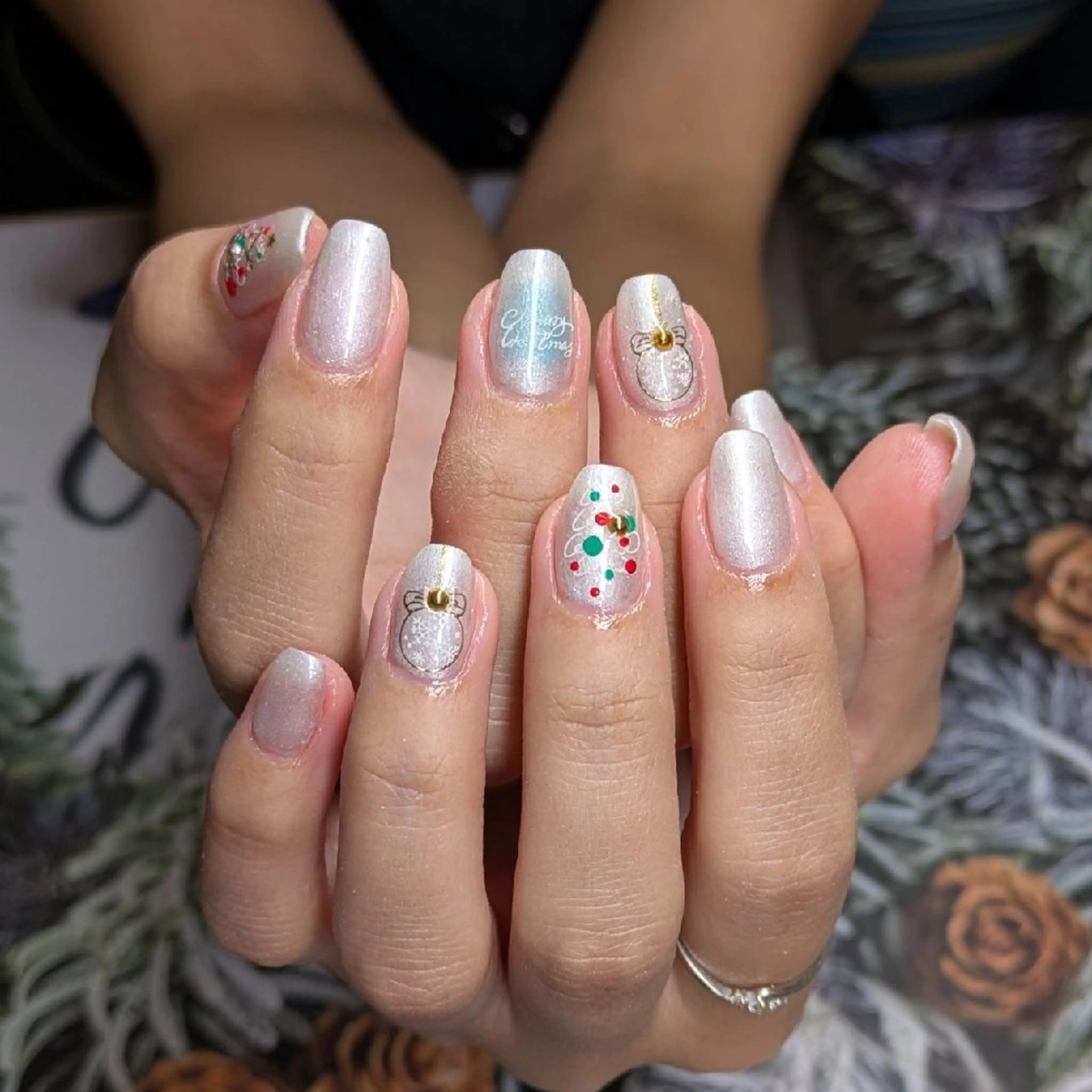 ネイル 冬ネイル クリスマス ハンドネイル ネイルサロンベルティ .keikoのネイルデザイン