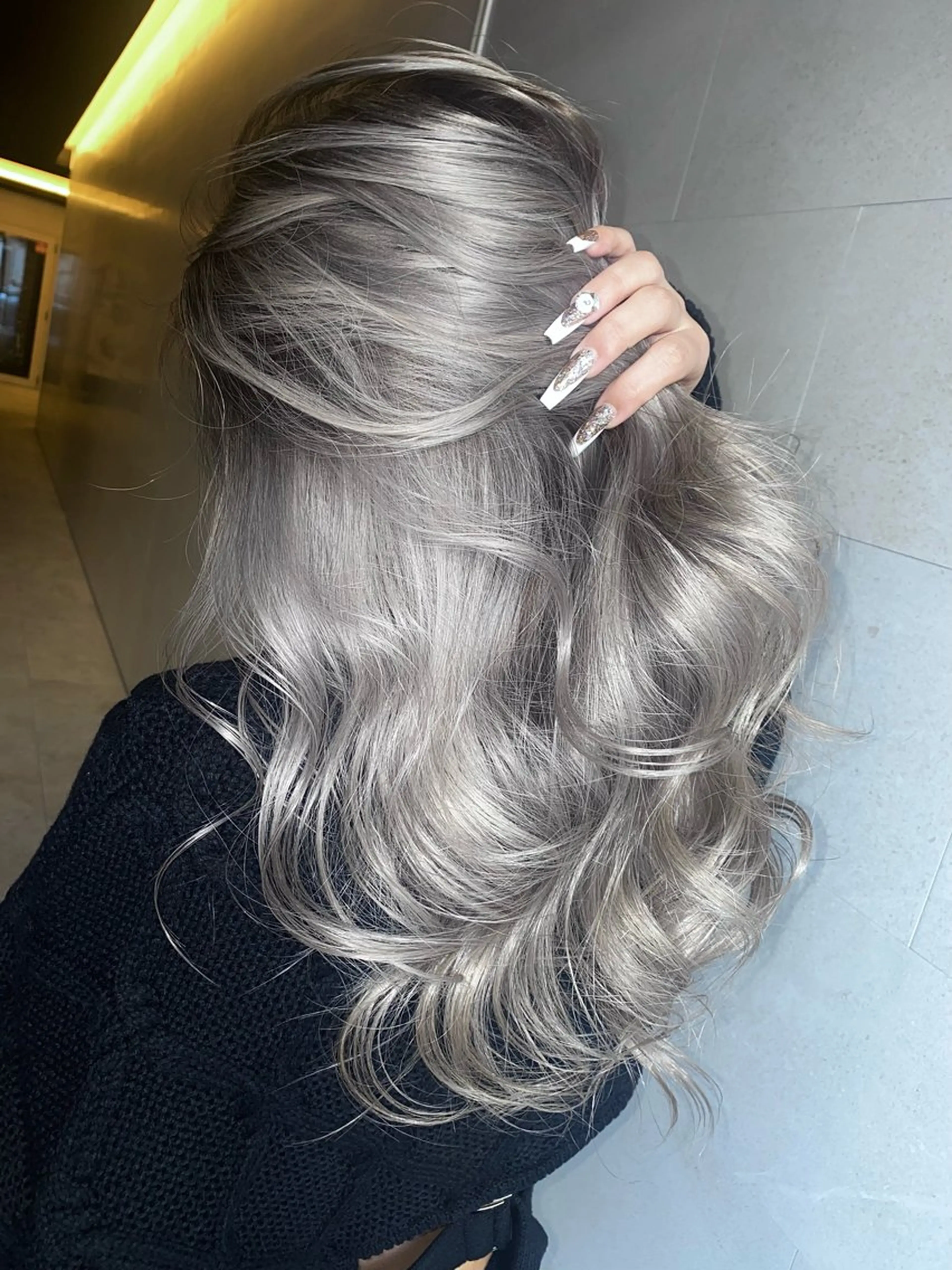 ミディアム カラー アッシュ シルバー シルバーアッシュ ハイトーンボブ /tasukuのヘアスタイル