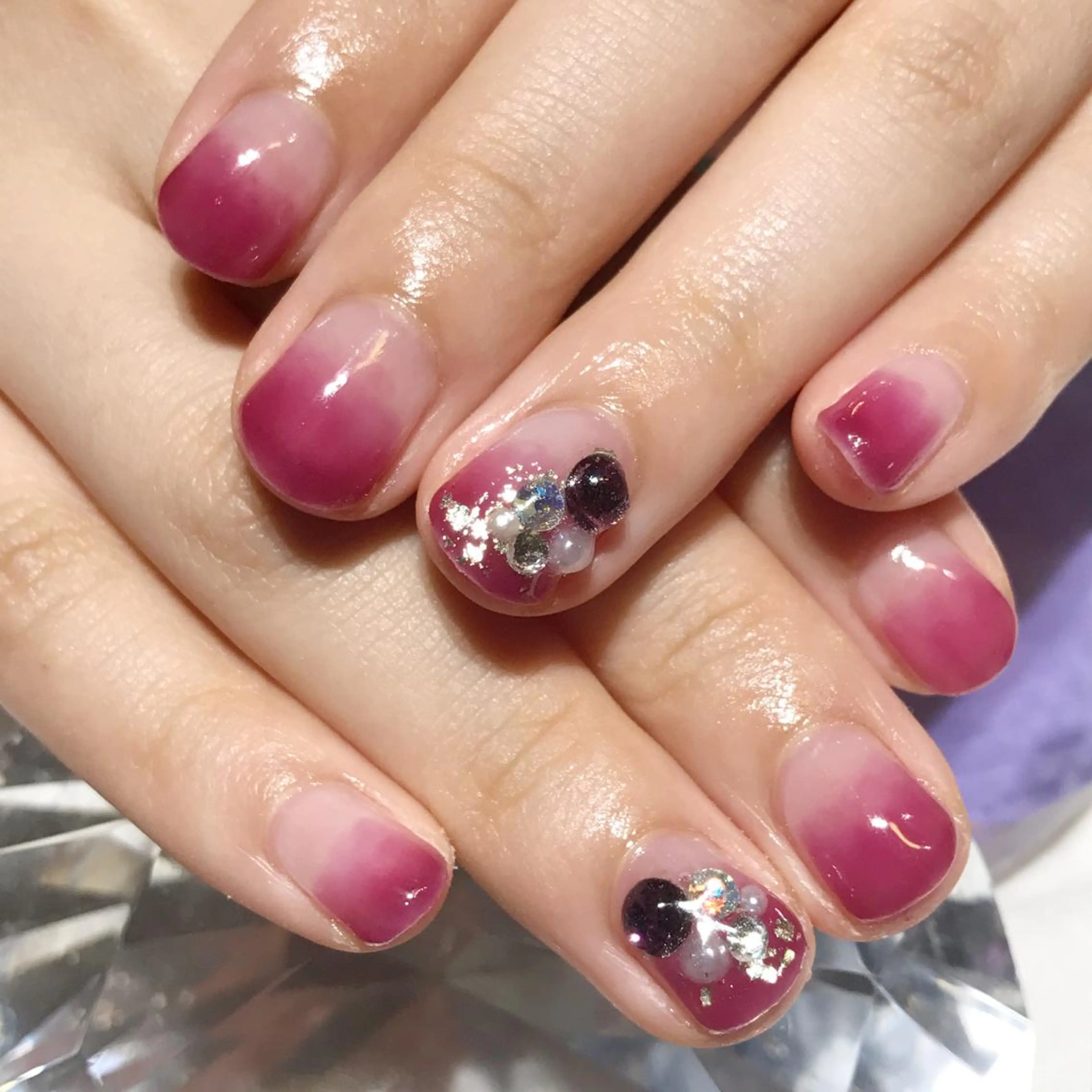 ネイル アートネイル ジェルネイル グラデーション シンプルネイル ストーンネイル YUN 💅のネイルデザイン