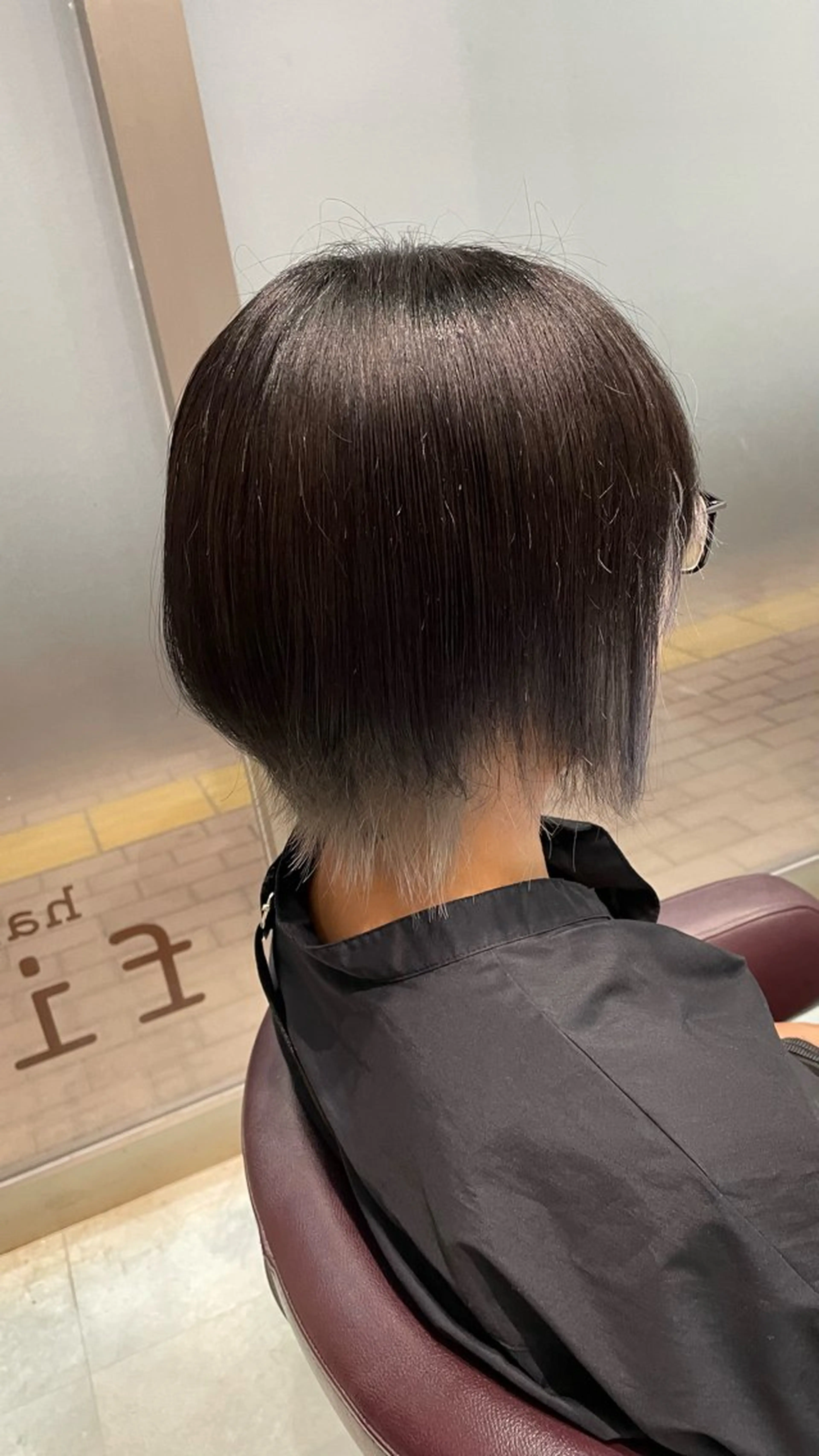 ショート ヘアカラー 石川 果憐のヘアスタイル