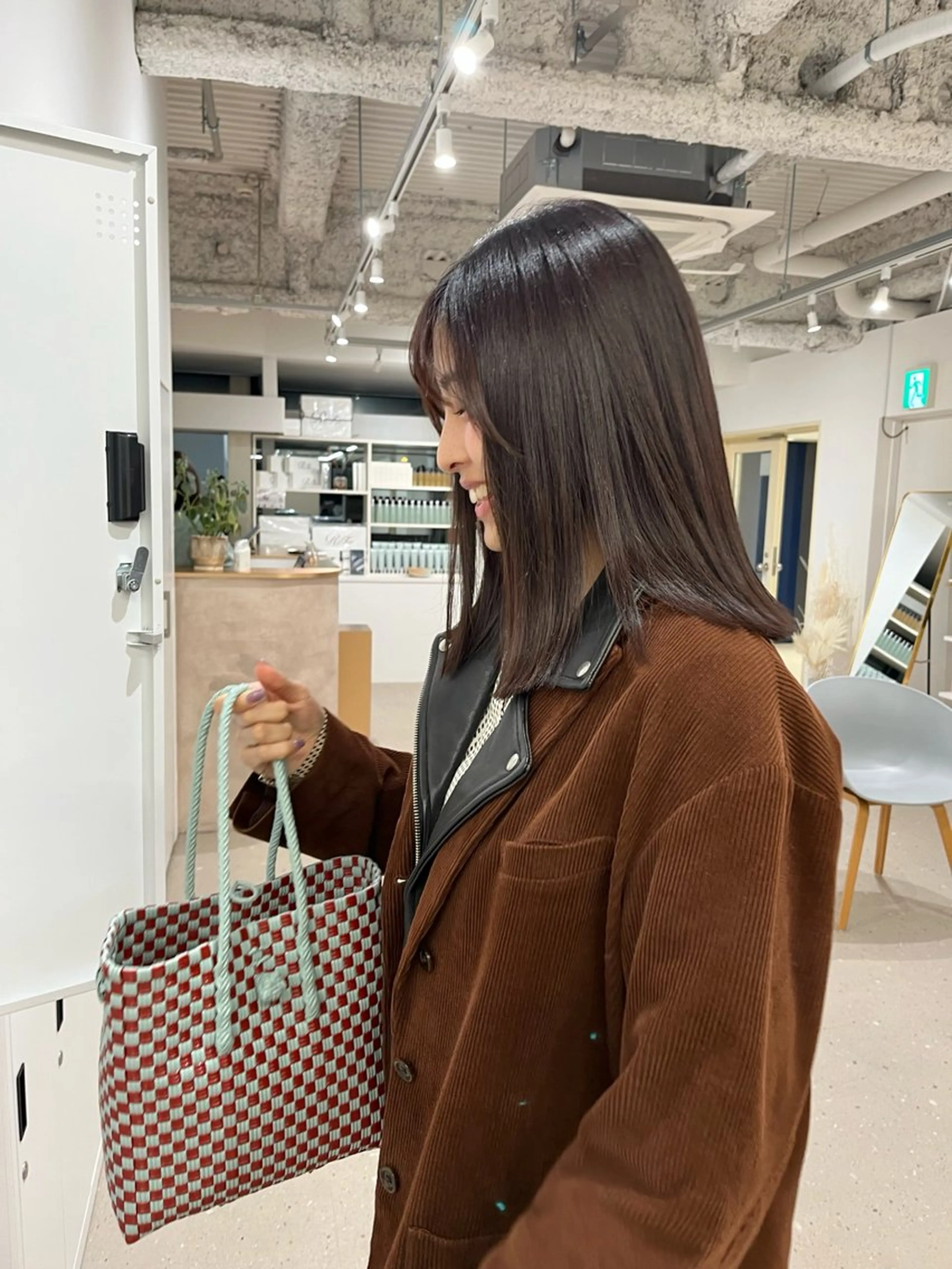 ミディアム カラー 阪本 桃のヘアスタイル