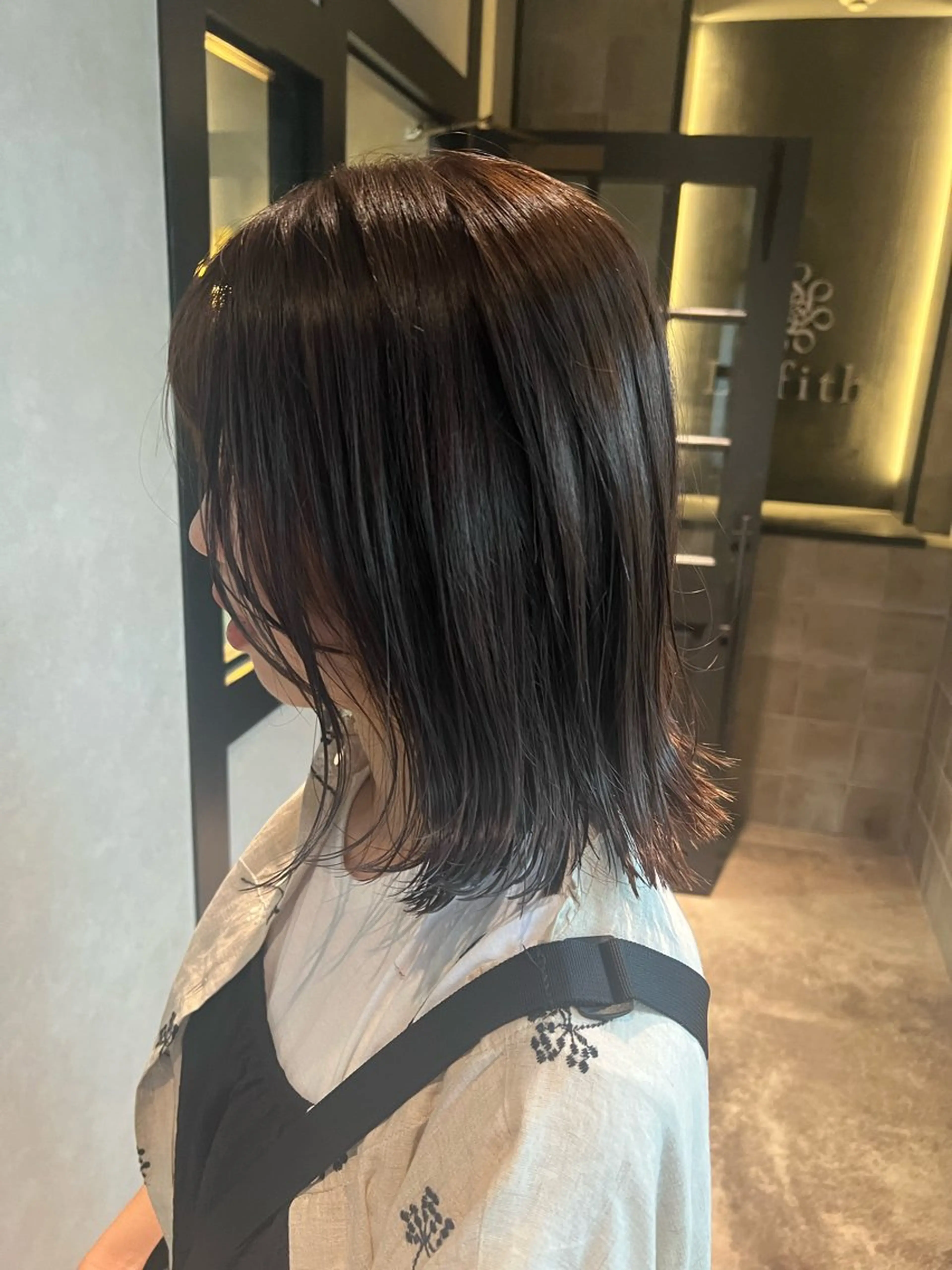 ミディアム ボブ 外ハネヘア 安岡 稜太のヘアスタイル