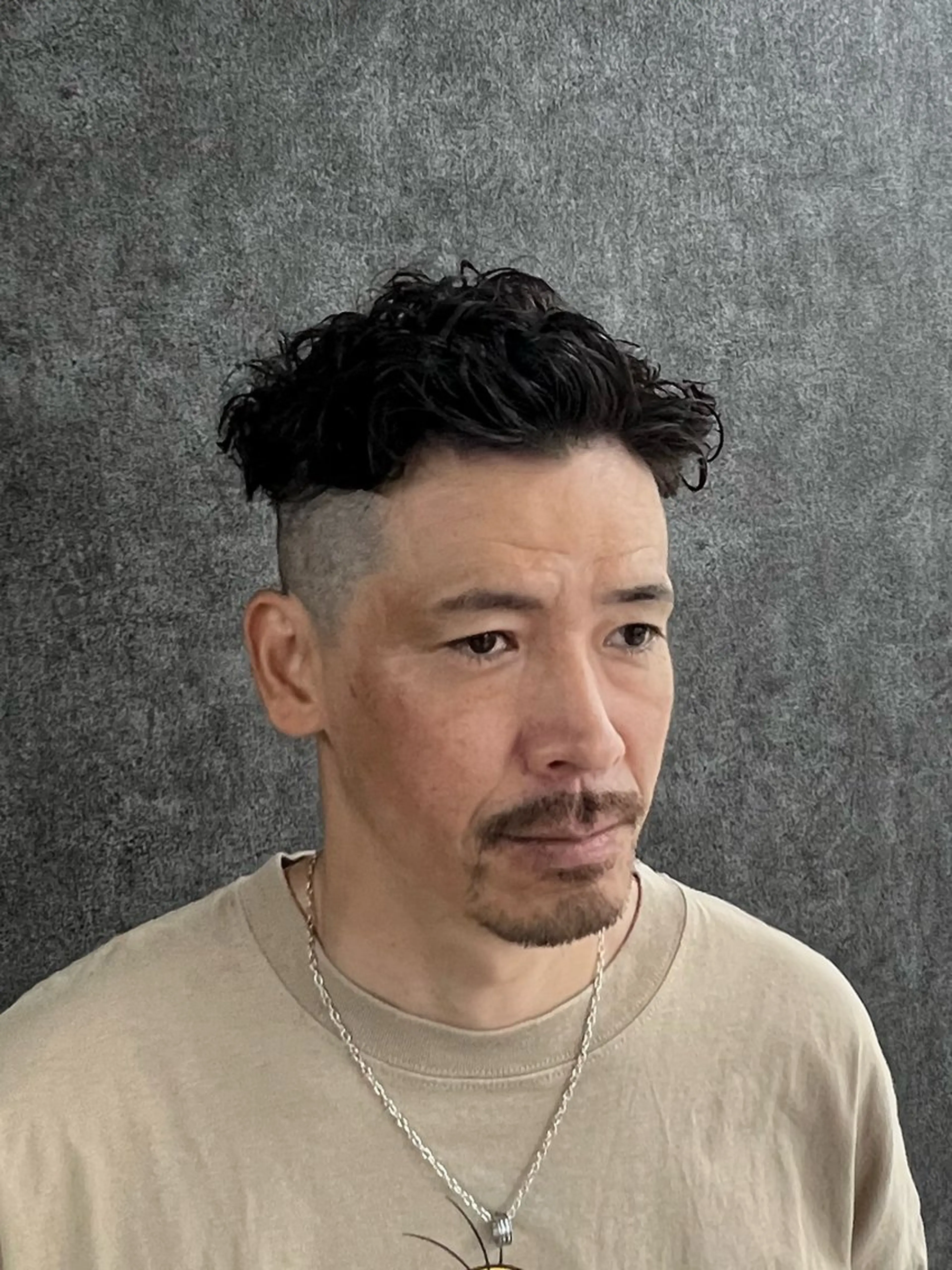 パーマ メンズ メンズパーマ プードルパーマ プードルパーマ 御前  朋也 レイヤー透明感カラーのヘアスタイル