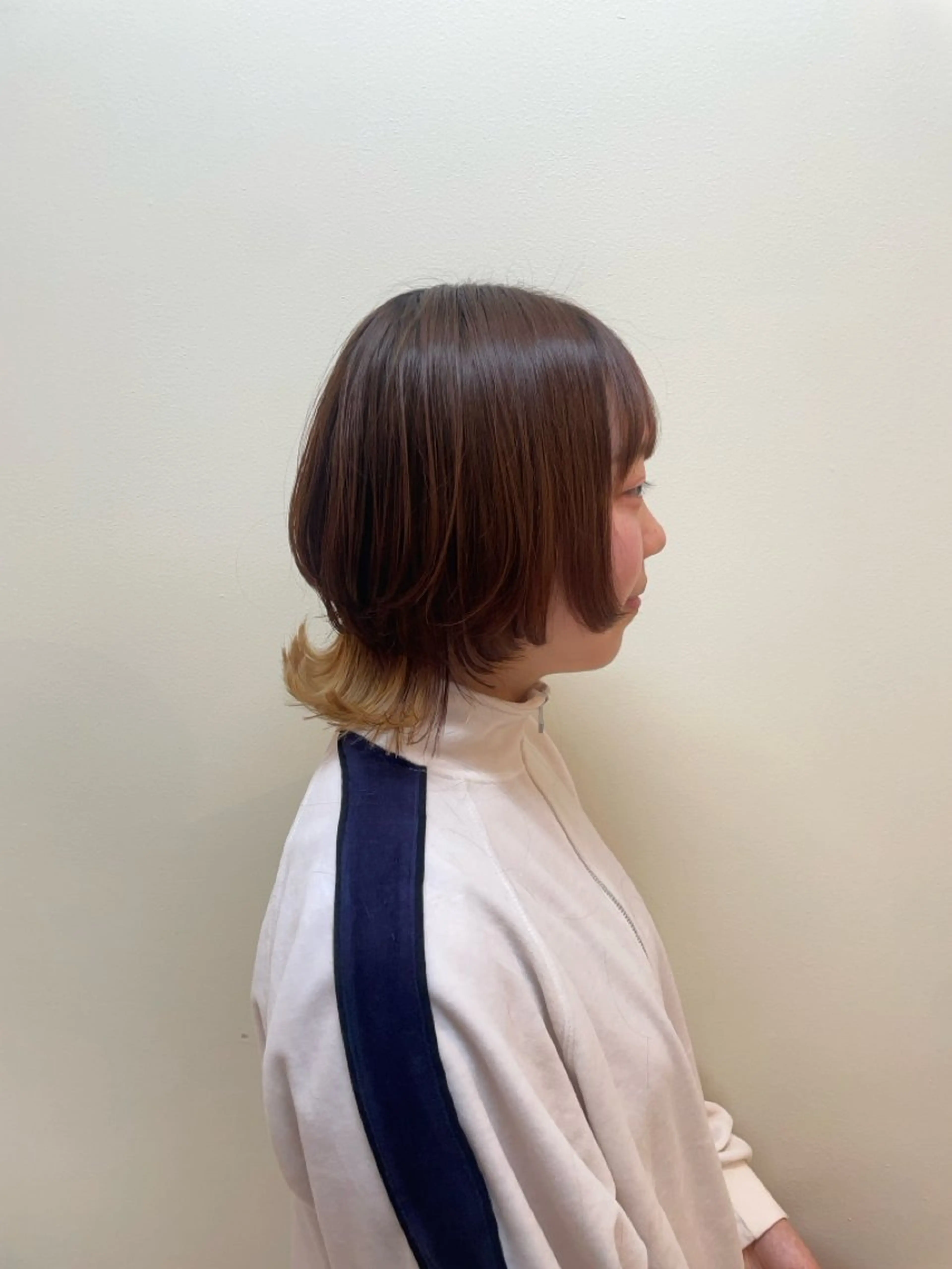 ミディアム レイヤーカット 特化型シオンのヘアスタイル