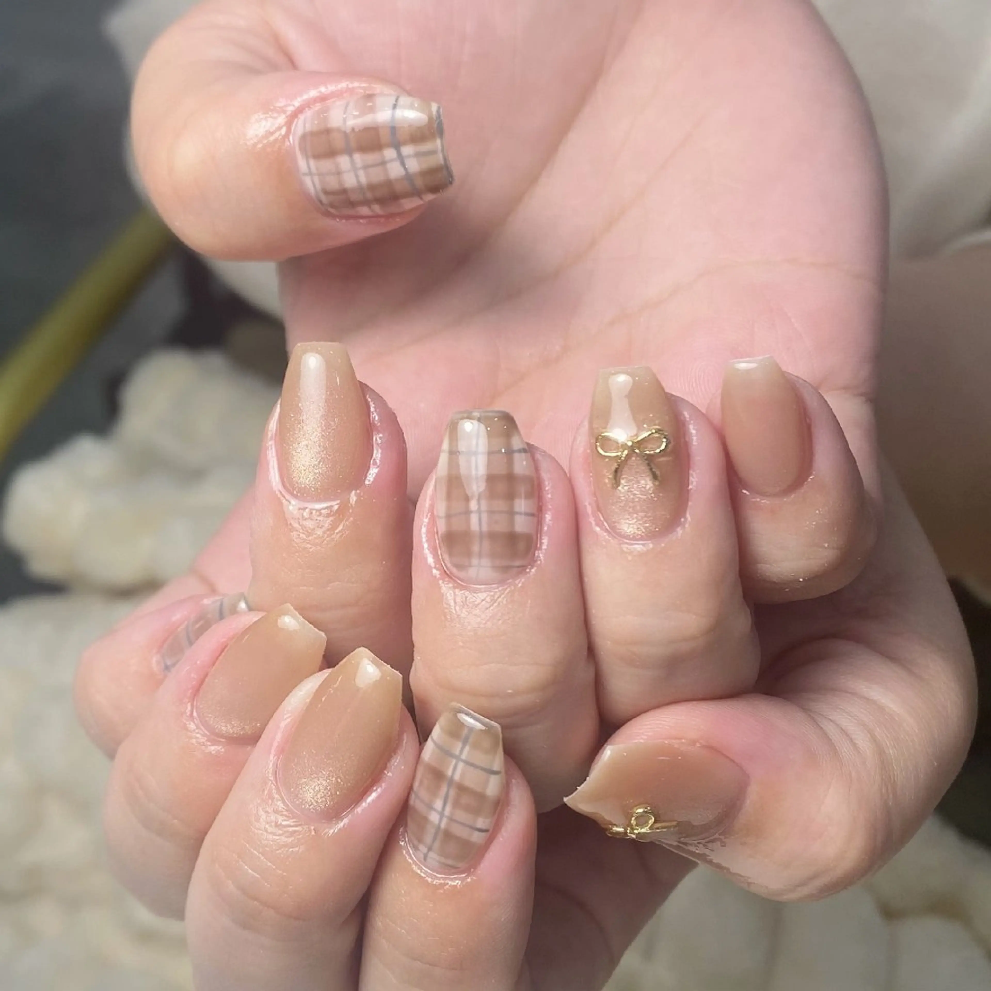 ネイル チークネイル フレンチネイル ジェルネイル ガーリー キラキラネイル ハンドネイル UM Nail Salonのネイルデザイン