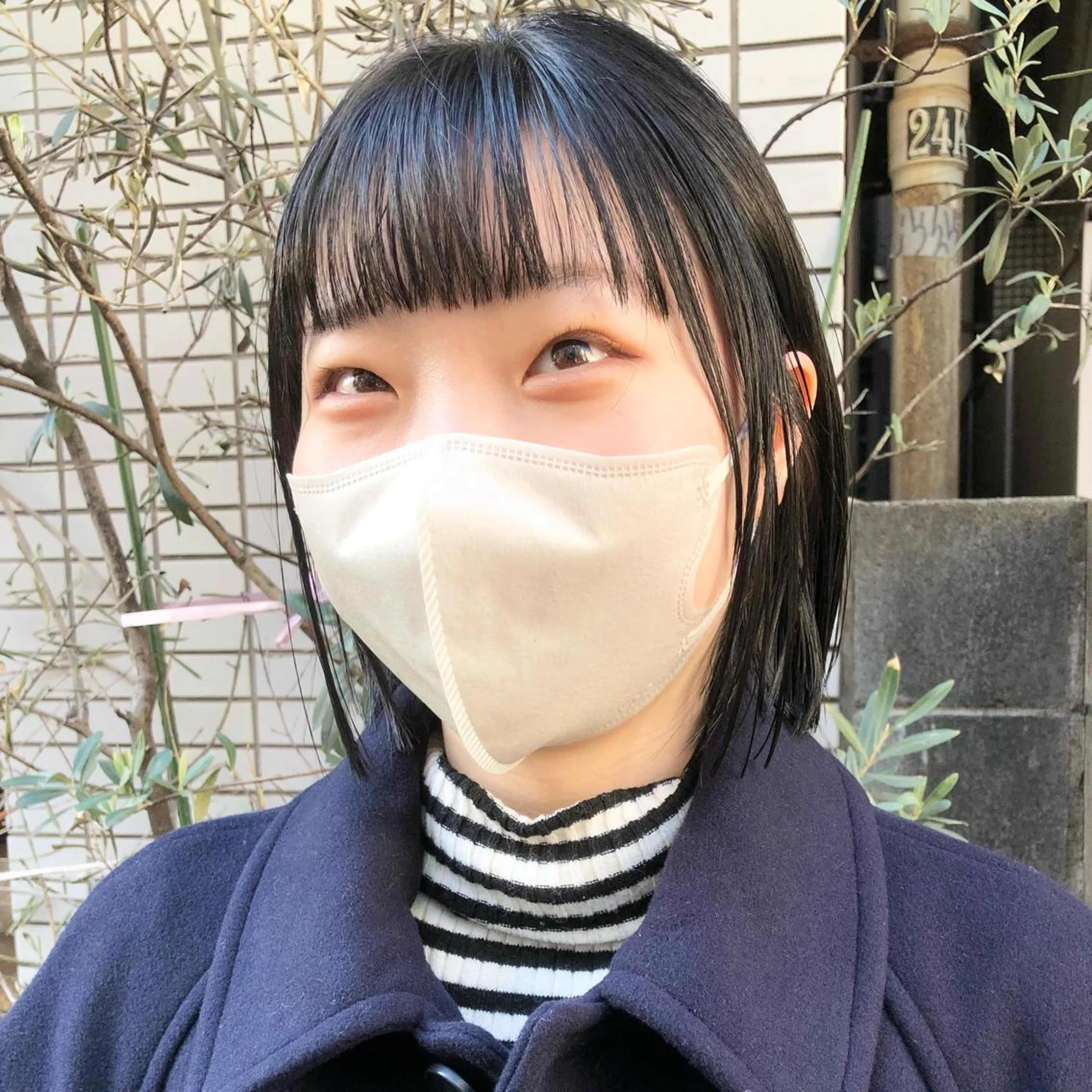 ショート カラー 黒髪 ブリーチ ボブ ハイトーン/ブリーチ 似合せカット/パーマのヘアスタイル