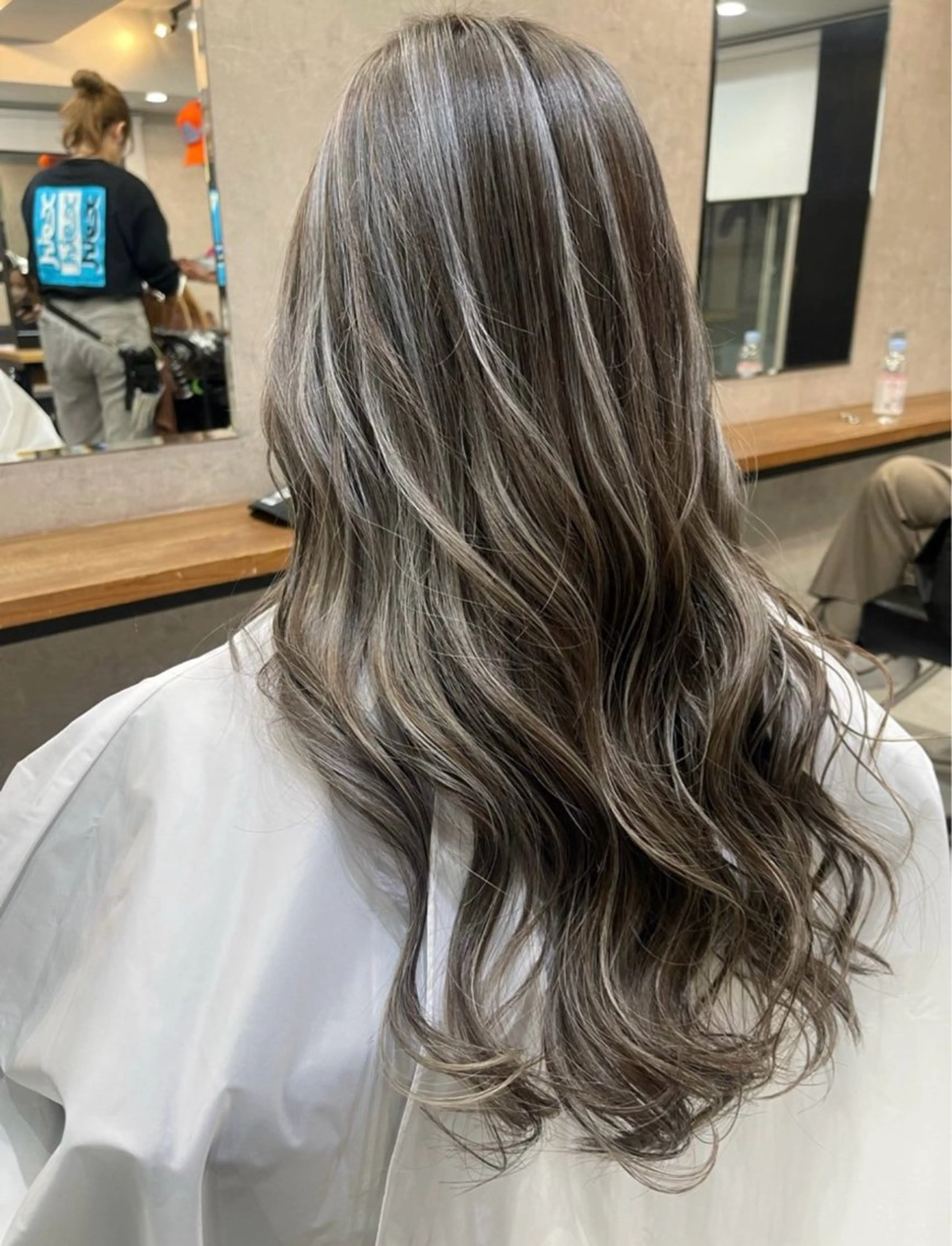 ロング カラー グレージュ ハイライトカラー ハイライト ヘアカラー 松井那津子 /ハイライトブリーチのヘアスタイル