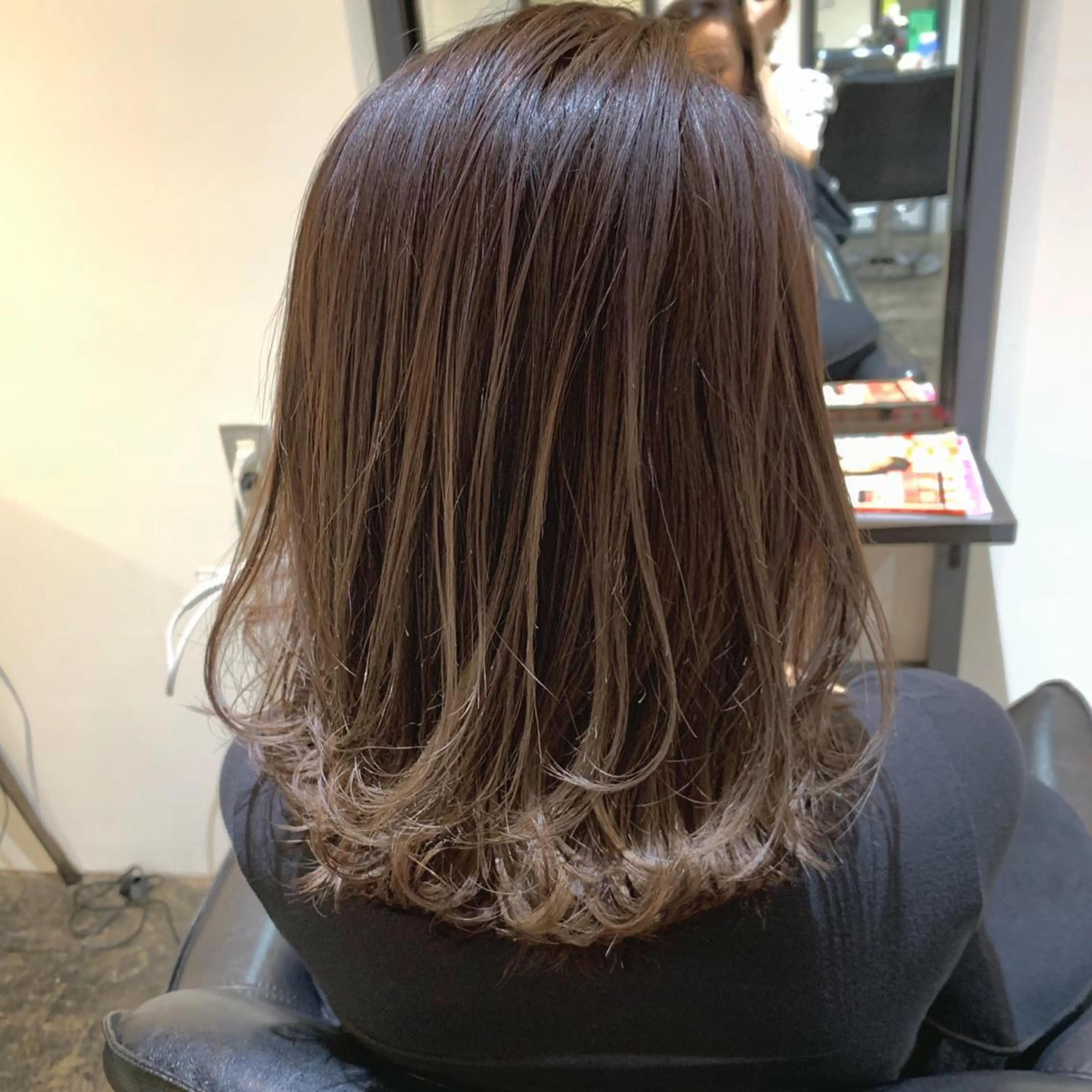 ミディアム カラー UMEDA FIGAROのヘアスタイル