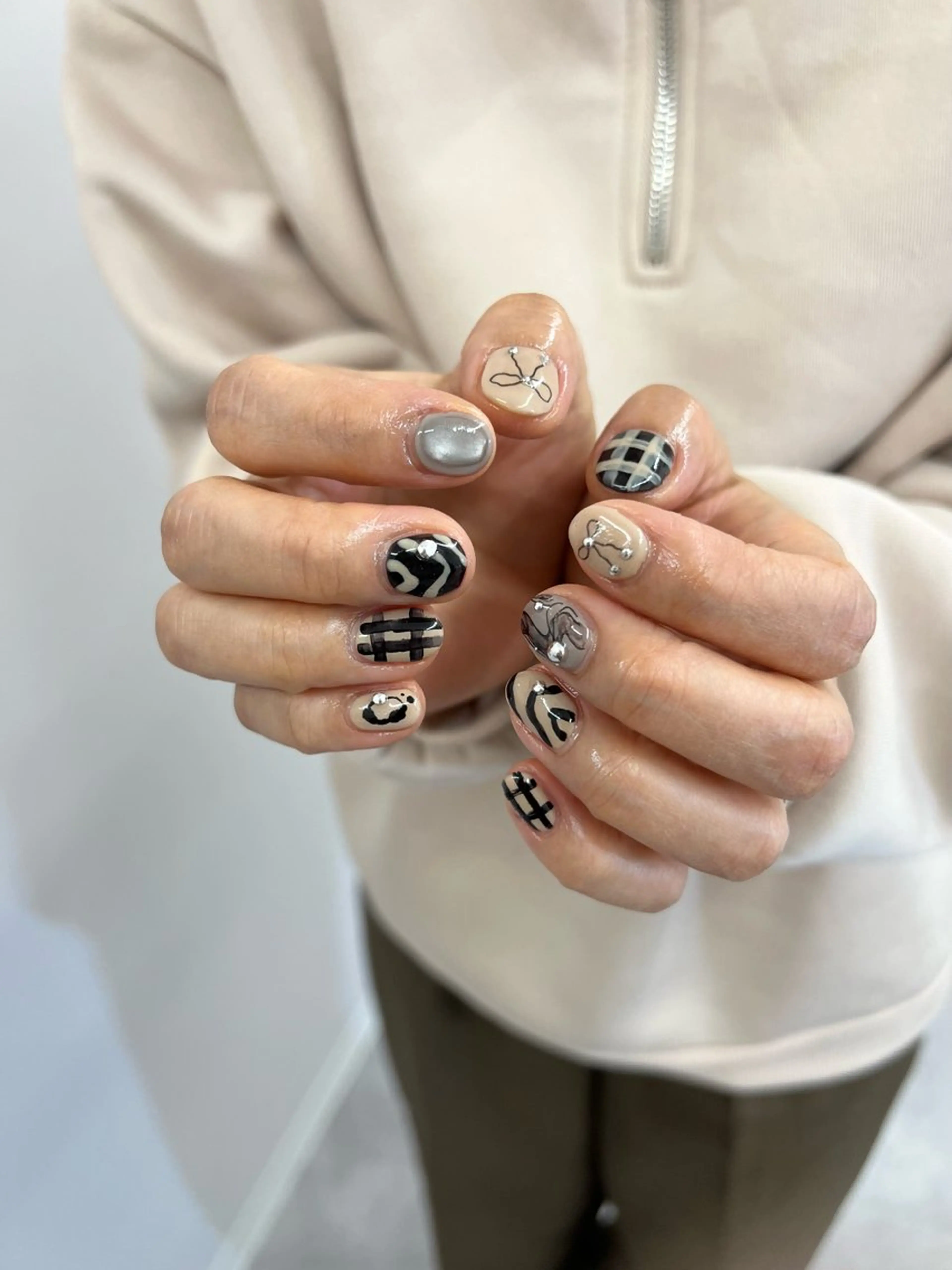 ネイル ジェルネイル 韓国ネイル マグネットネイル ニュアンスネイル パラジェル ハンドネイル ハンドケア Bana_ Nailのネイルデザイン