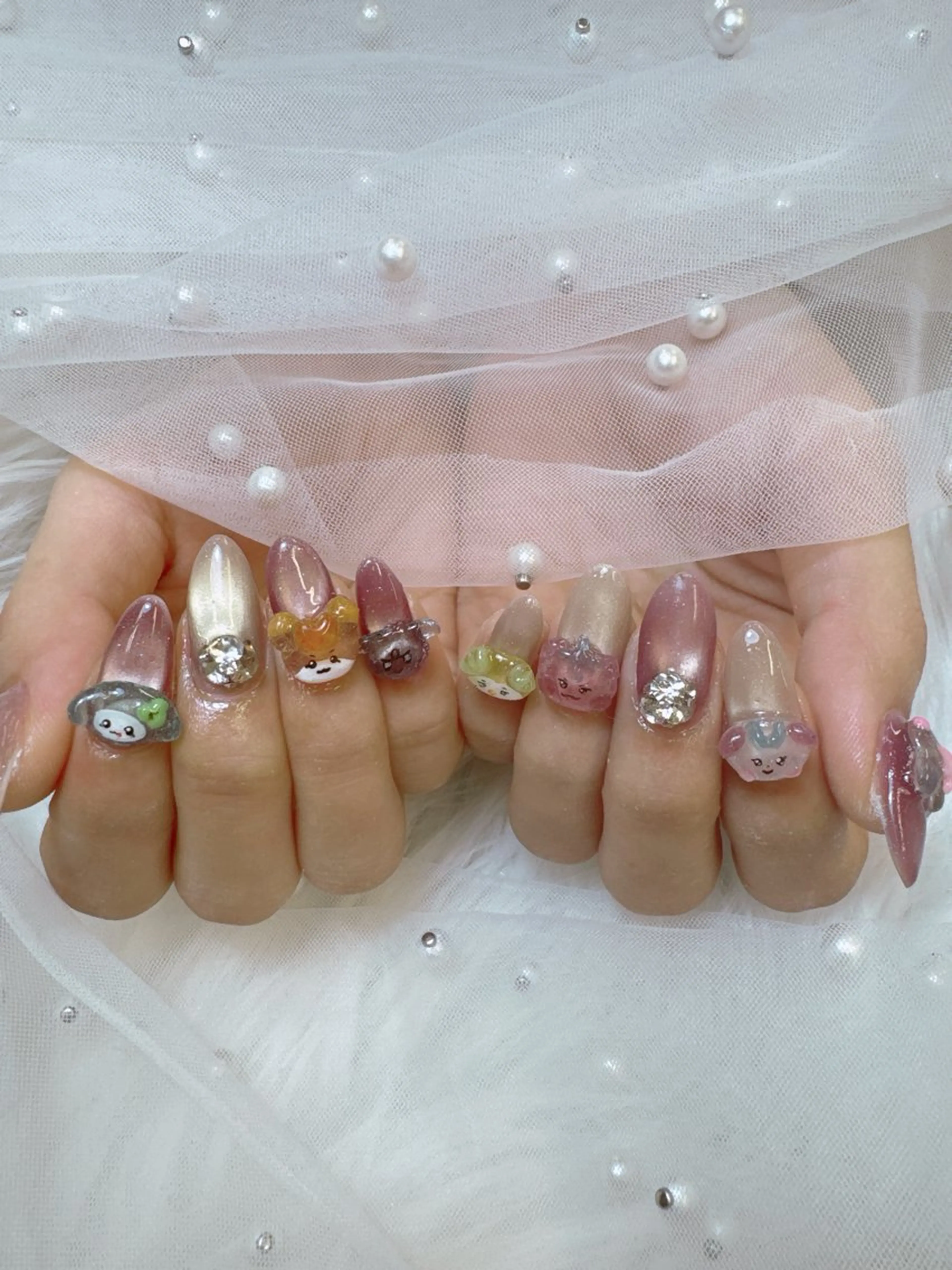 ネイル 成人式 フレンチネイル ジェルネイル ガラスフレンチ キラキラネイル ハンドネイル Queeens nailのネイルデザイン