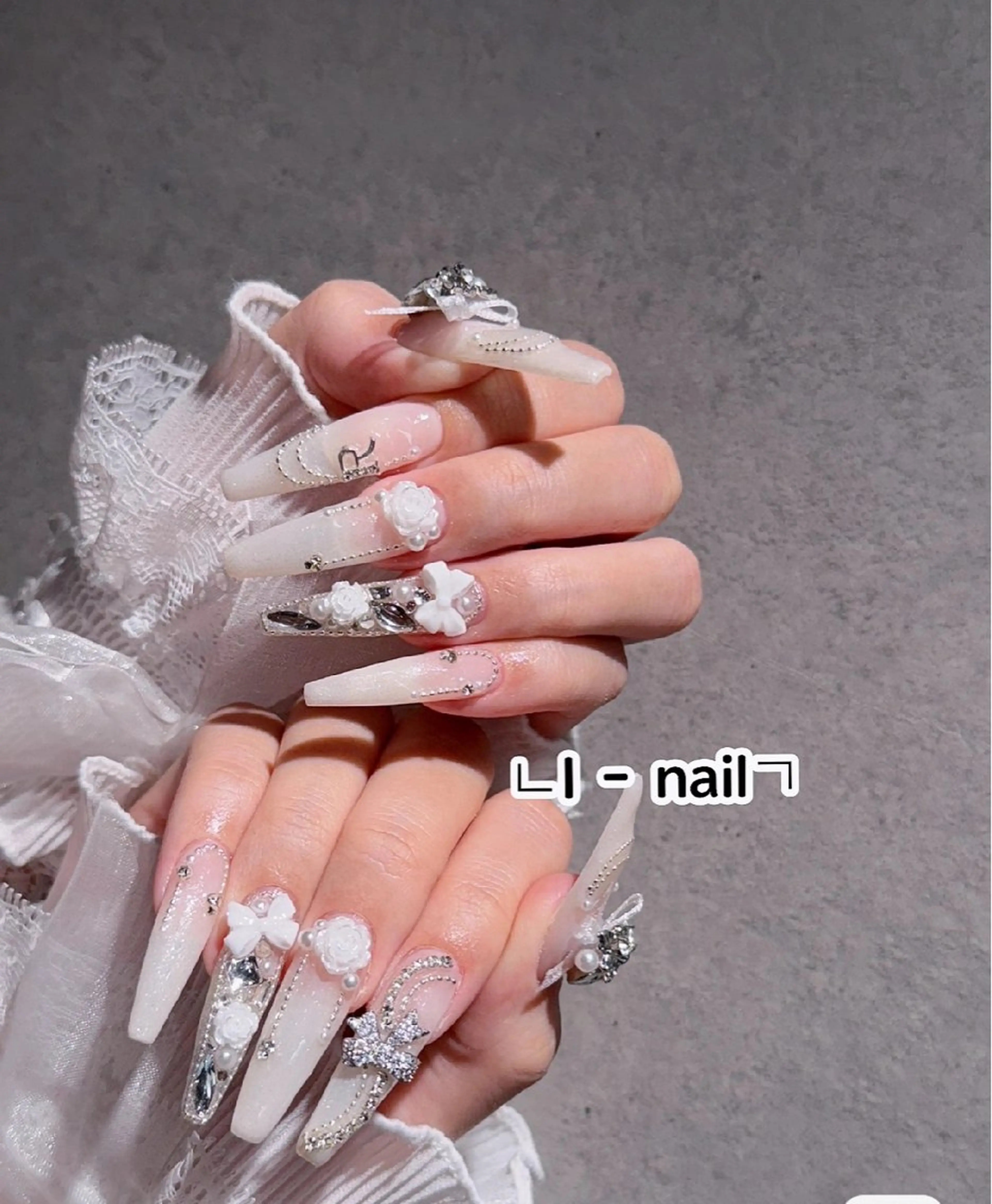 ネイル I-nailロング /ワンホン/キラキラのネイルデザイン