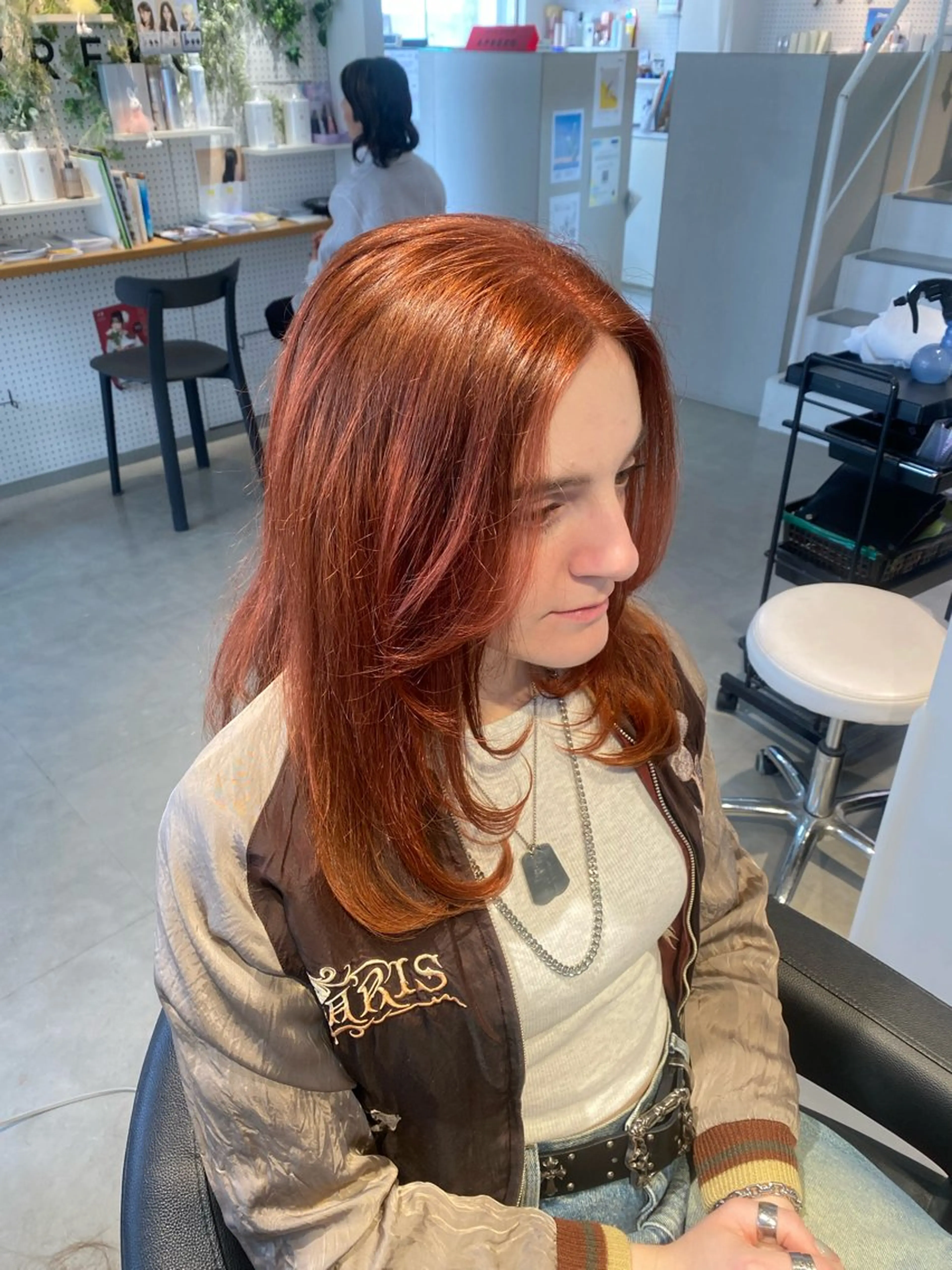 セミロング カラー APREKO 葵のヘアスタイル