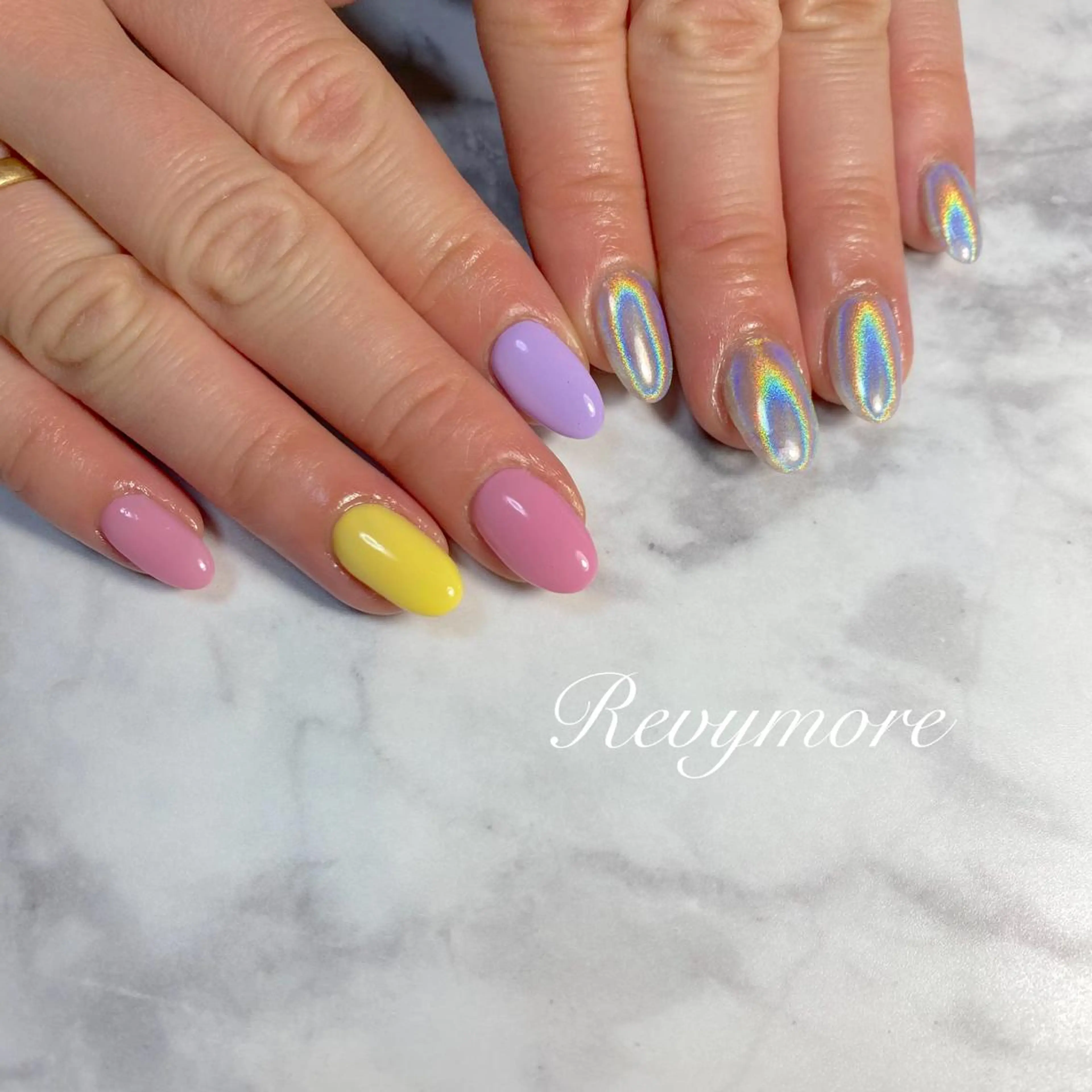 ミディアム ネイル 韓国風ヘア ジェルネイル キラキラネイル 韓国ネイル ミラーネイル nail salon Revymoreのネイルデザイン