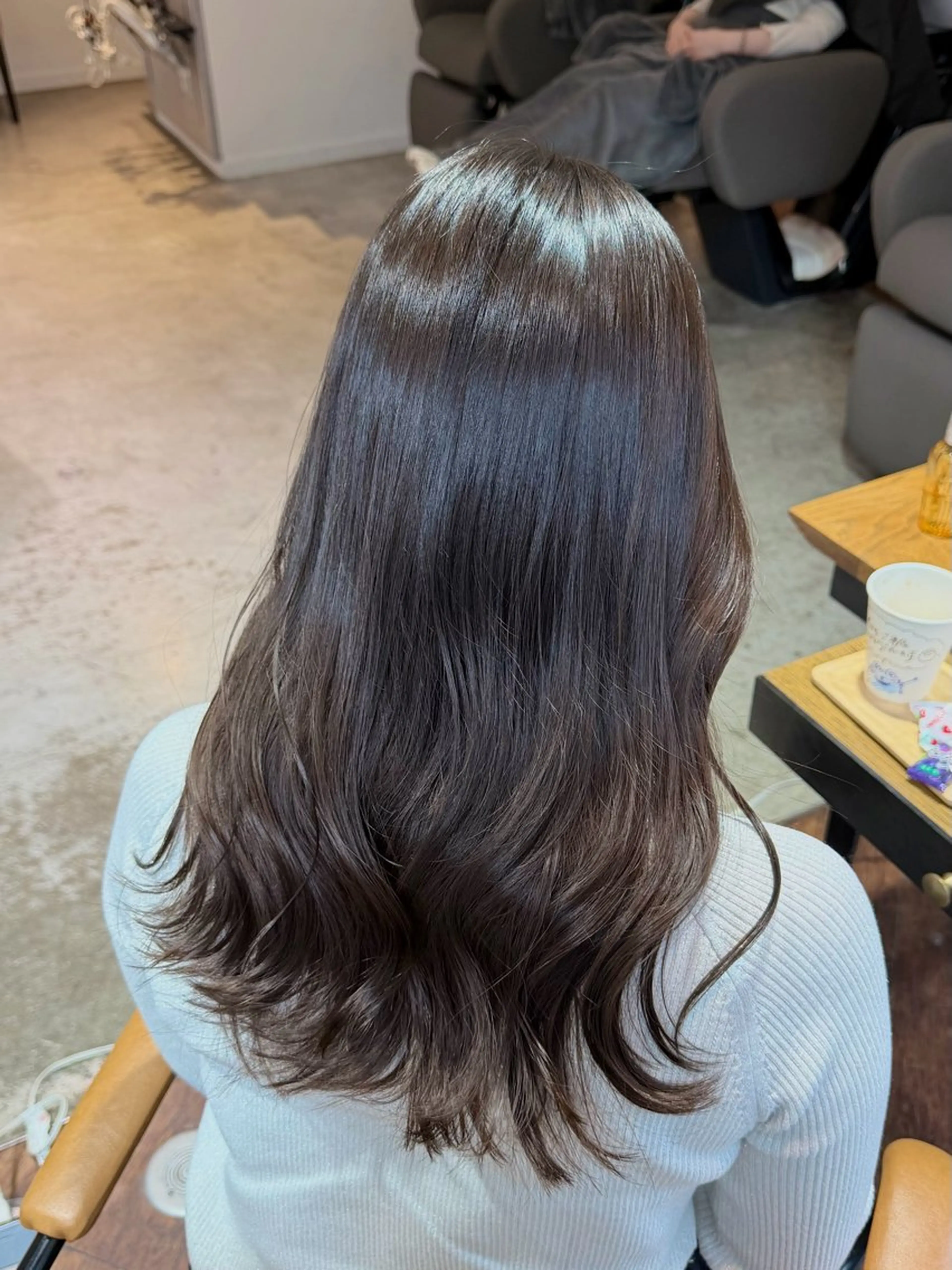 【平日限定𝐦𝐞𝐧𝐮】艶感カラー➕オージュア4stepsトリートメント💎の写真