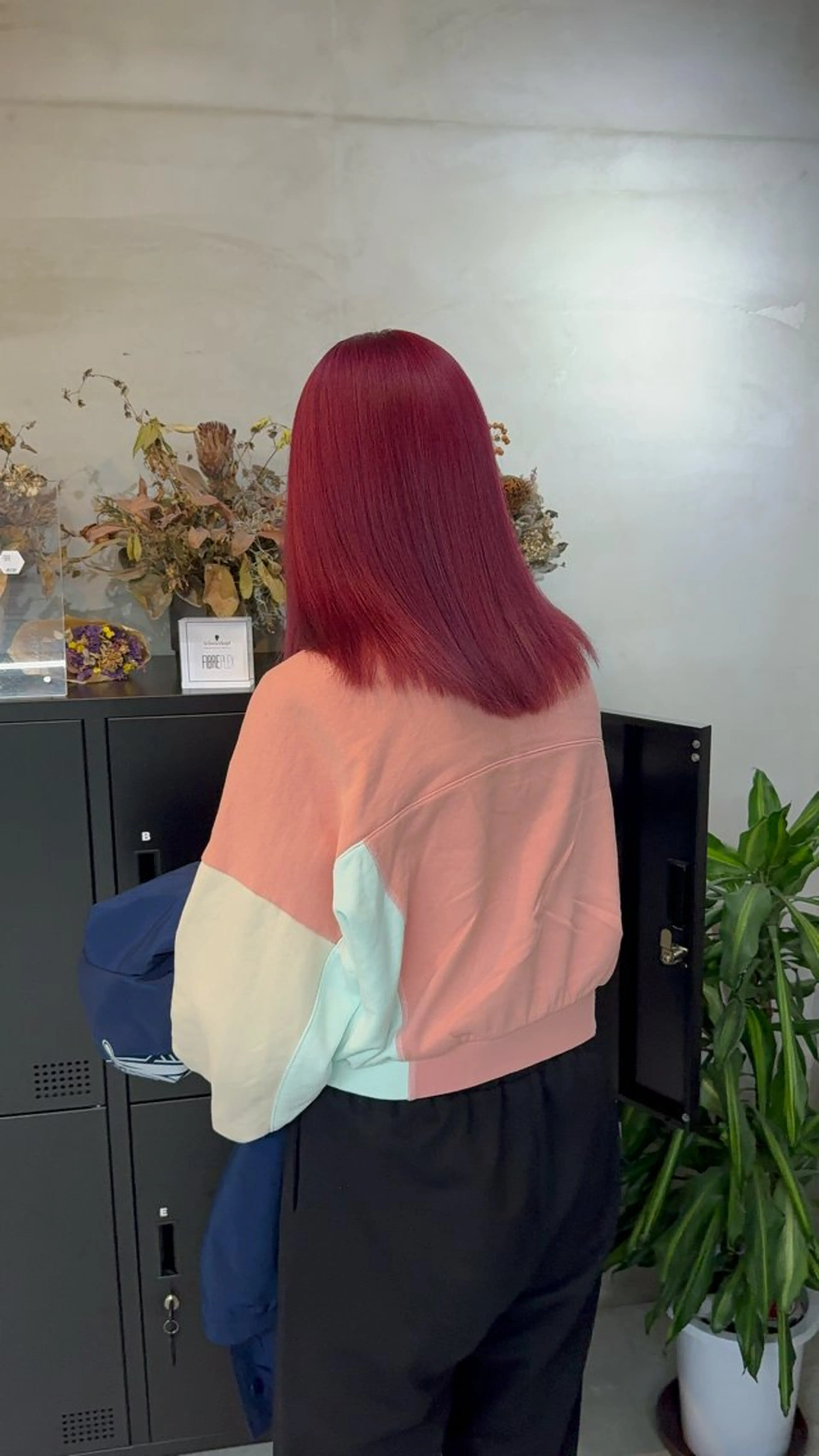 カラー ピンクカラー レッドカラー lit 松井乃愛のヘアスタイル