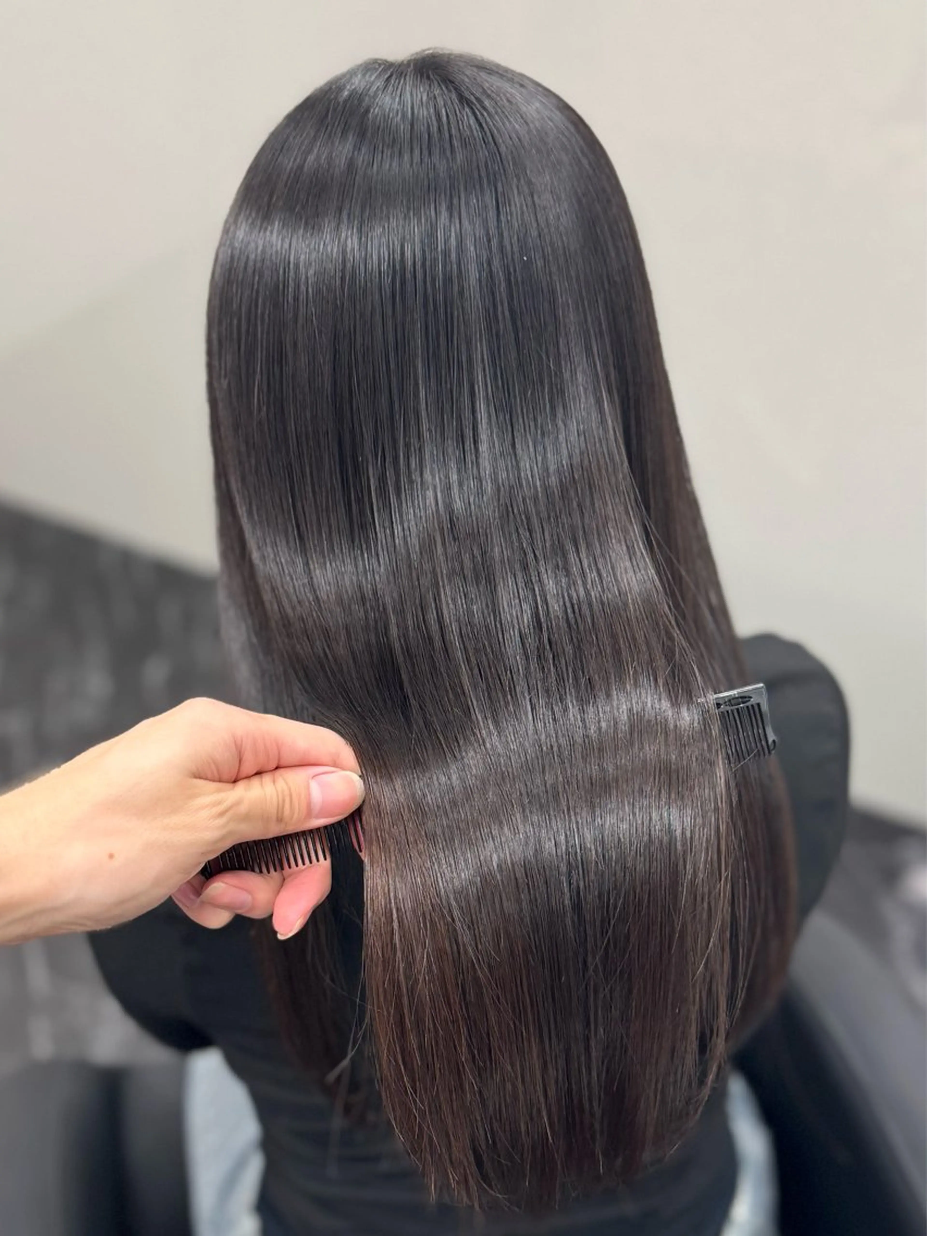 ロング カラー パーマ ヘアアレンジ メンズ キッズ メンズ韓国風 黒髪 ブルーカラー ブルーブラック レッドカラー ヘアカラー トリートメント 髪質改善Ⅰ透明感 艶カラーⅠたつやのヘアスタイル