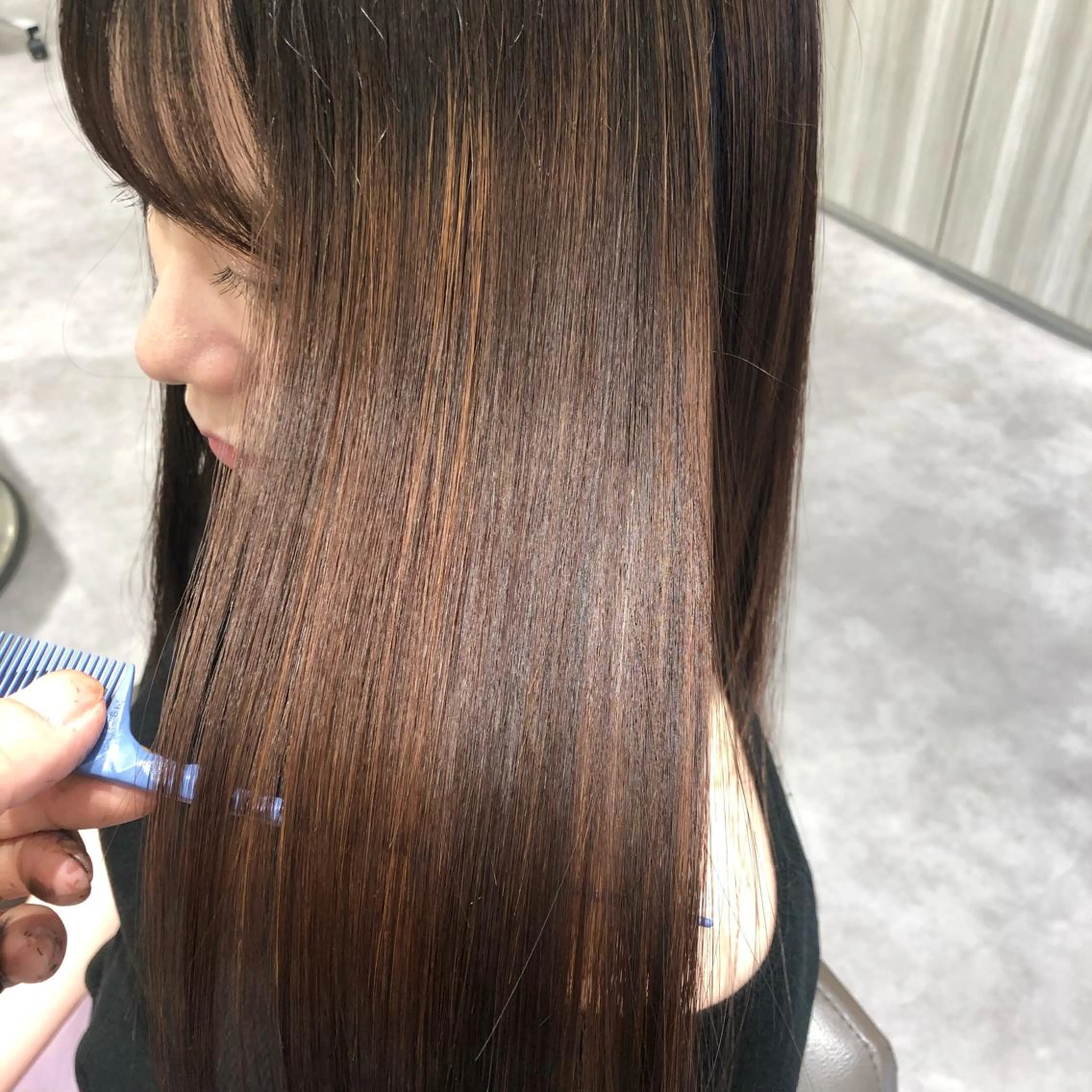 ロング ムトウセイマ/ 縮毛矯正/ブリーチのヘアスタイル