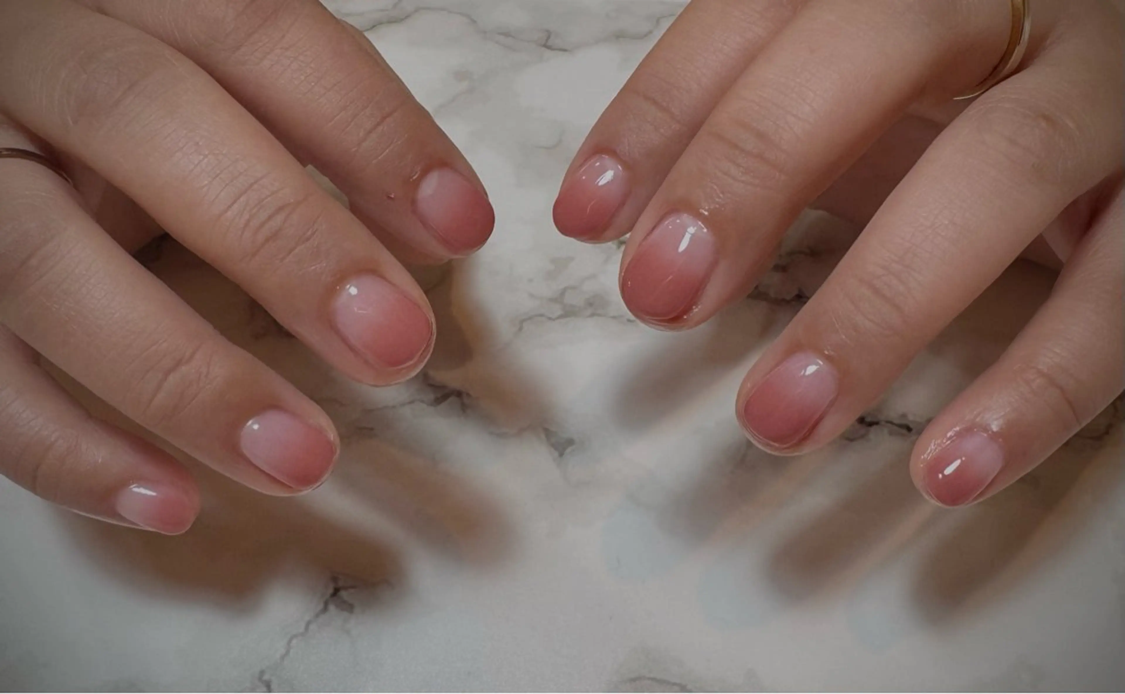 ネイル グラデーション オフィスネイル ハンドネイル フットネイル kerekere💅 mikuのネイルデザイン