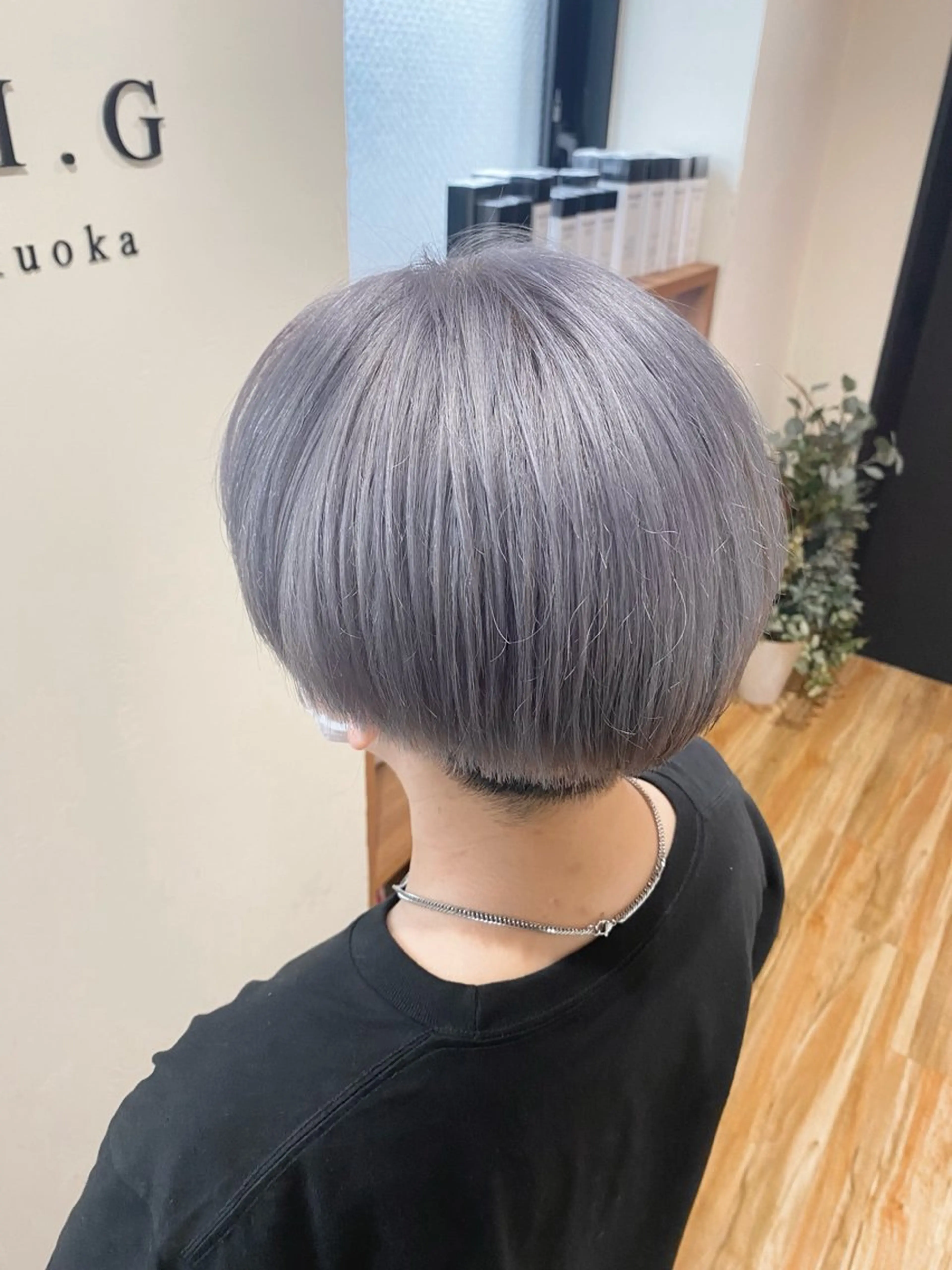 ショート カラー ハイトーンカラー シルバー ホワイトシルバー ヘアカラー トリートメント 三戸 修平のヘアスタイル