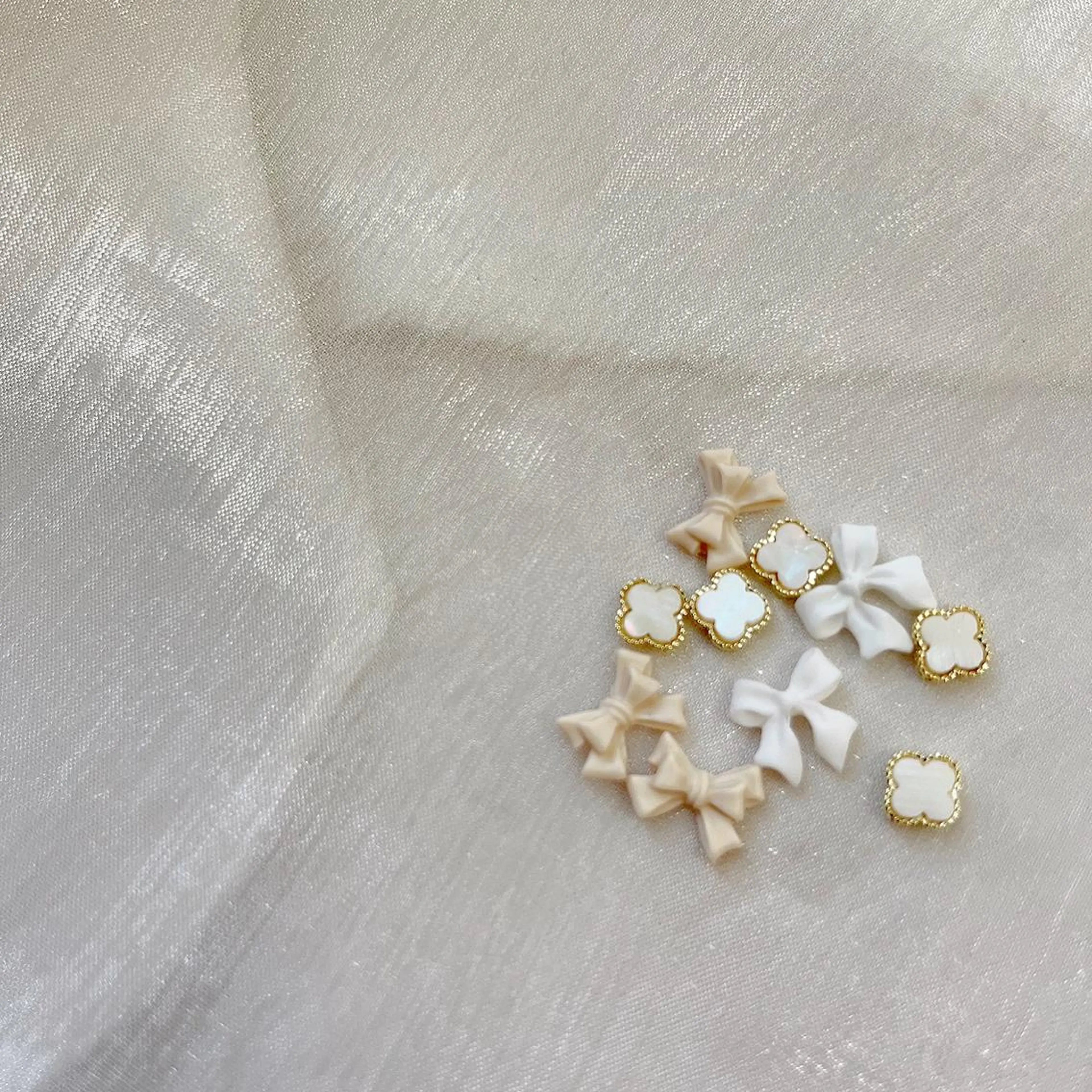 ネイル オーロラネイル ブラウン カジュアル フットネイル フレンチネイル ハンドネイル _Defi_ by Kaoriのネイルデザイン