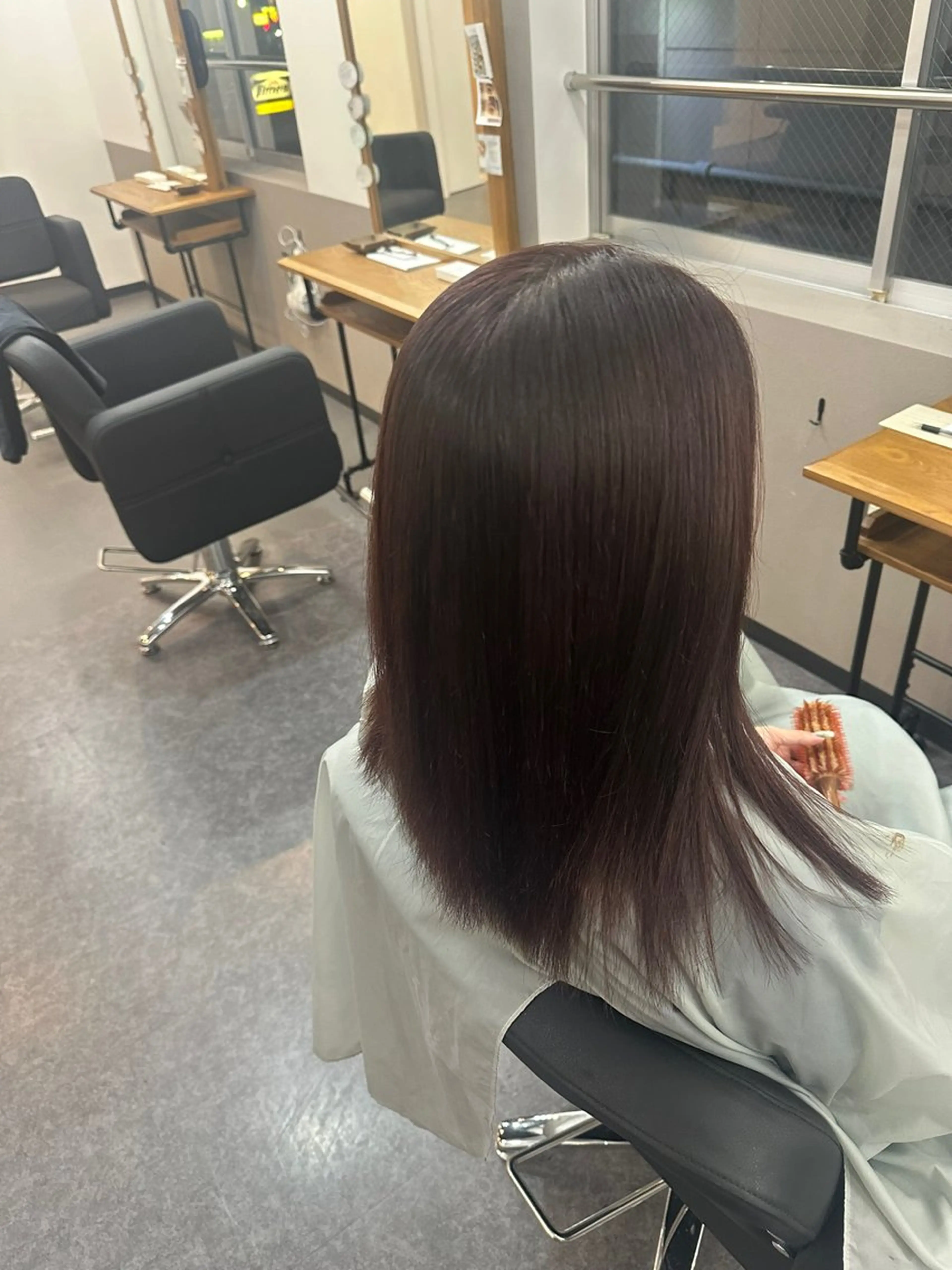 セミロング 伊藤 杏のヘアスタイル