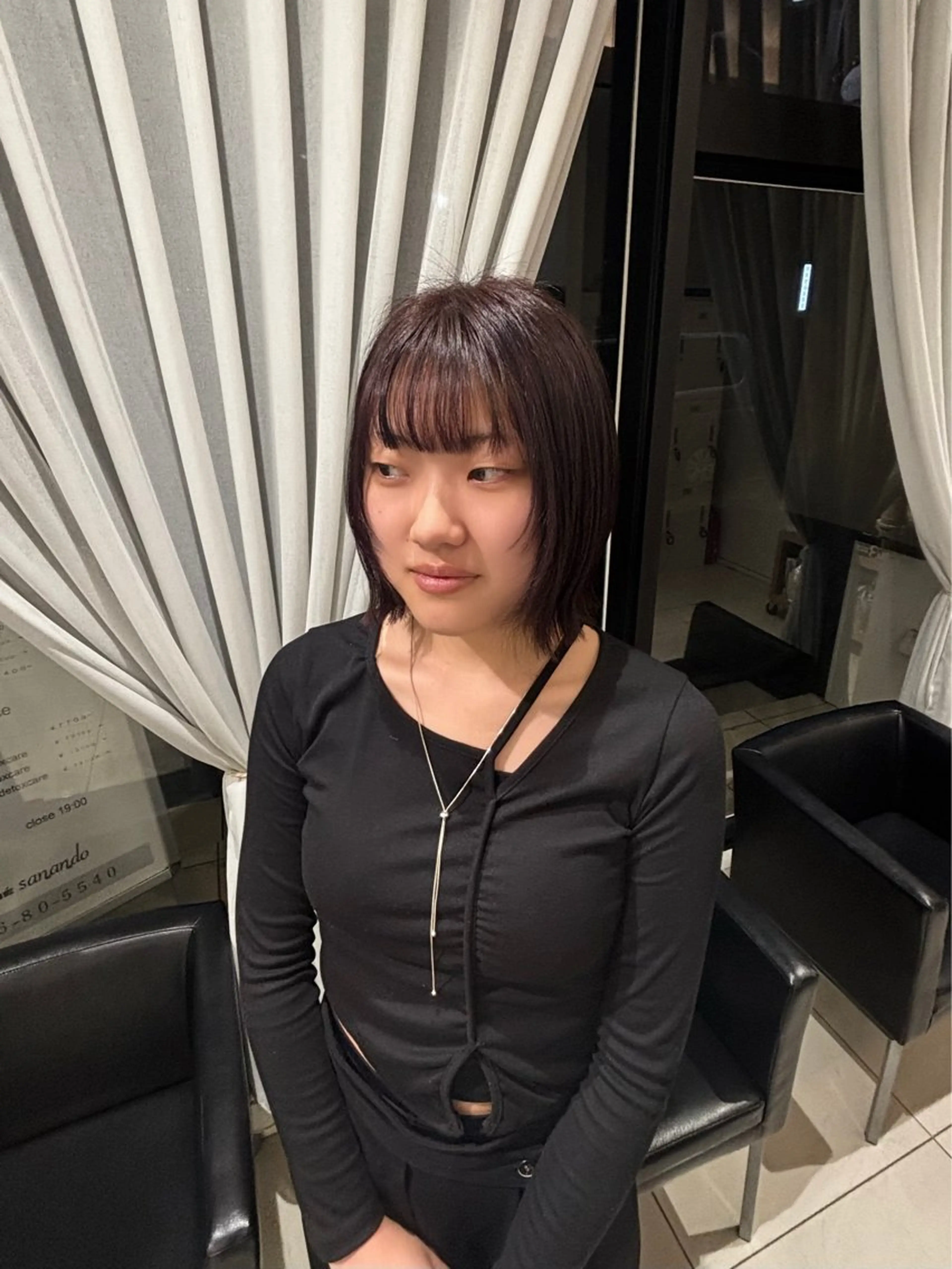 ショート カラー ボブ 顔周りカット レイヤーカット 外ハネヘア SLASHスラッシュ 辻村  彩華のヘアスタイル