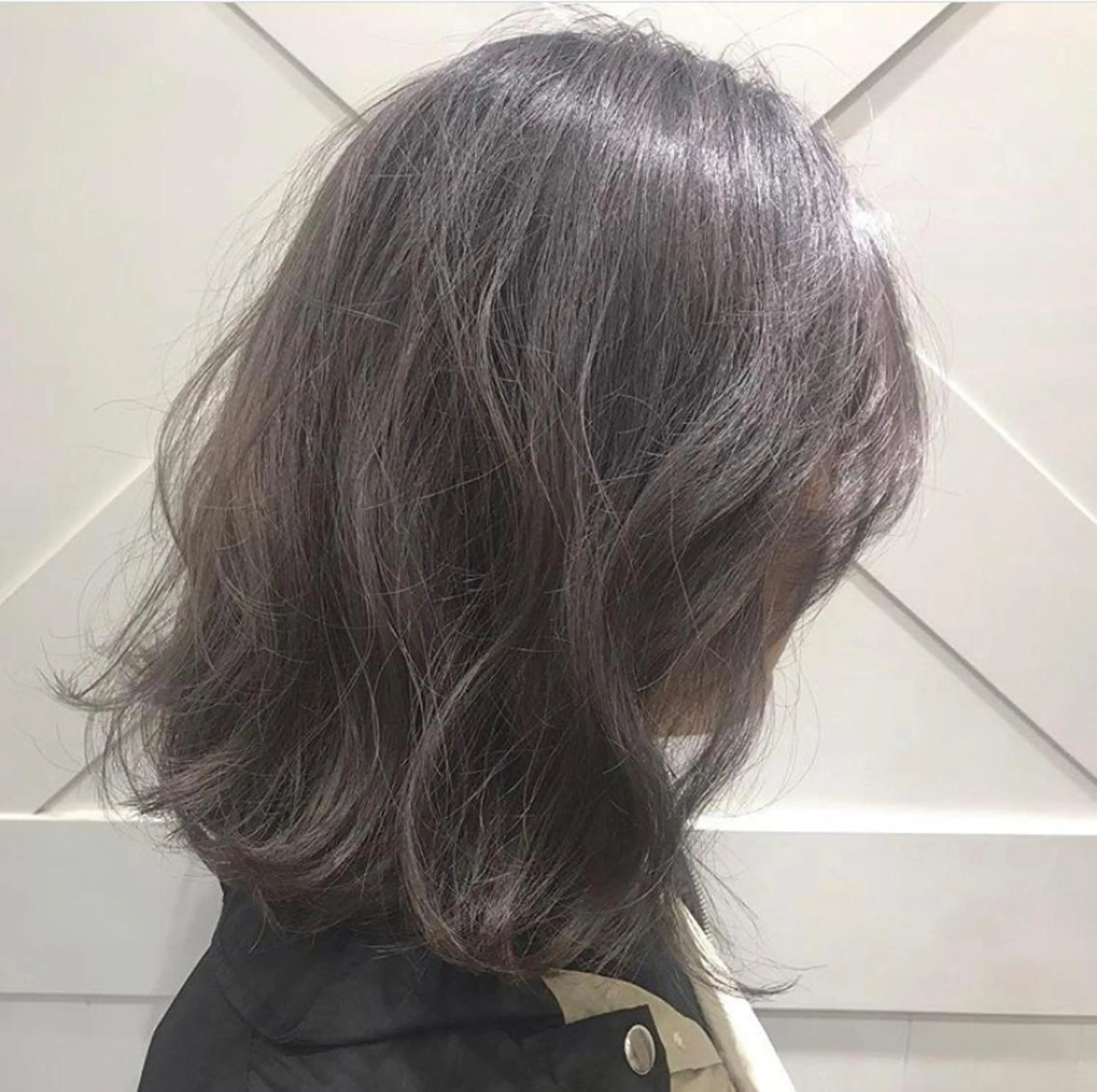 ミディアム 秋守 百華のヘアスタイル