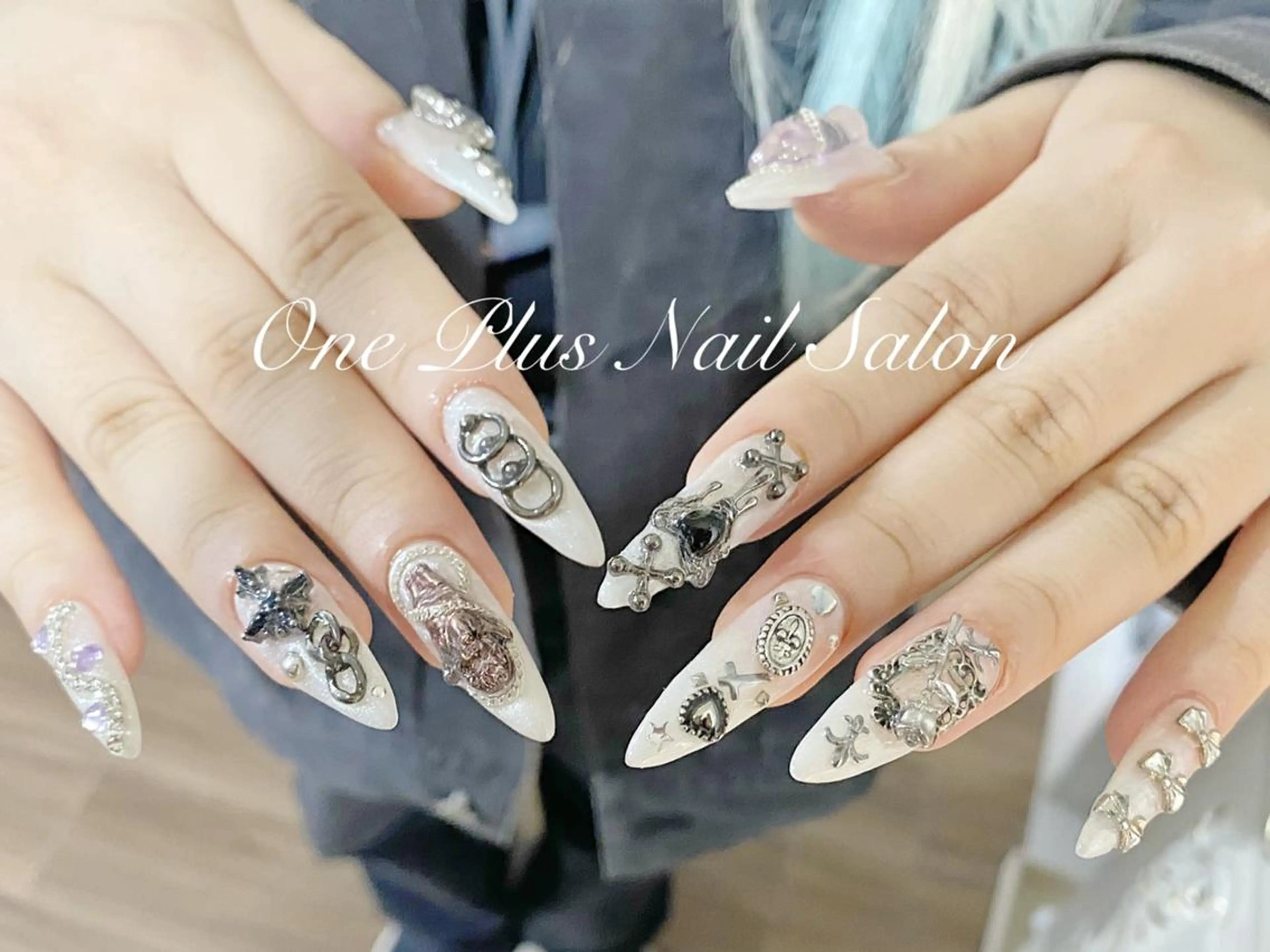 ネイル アートネイル グラデーション ハート 韓国ネイル 赤色 One Plus Nail Salonのネイルデザイン