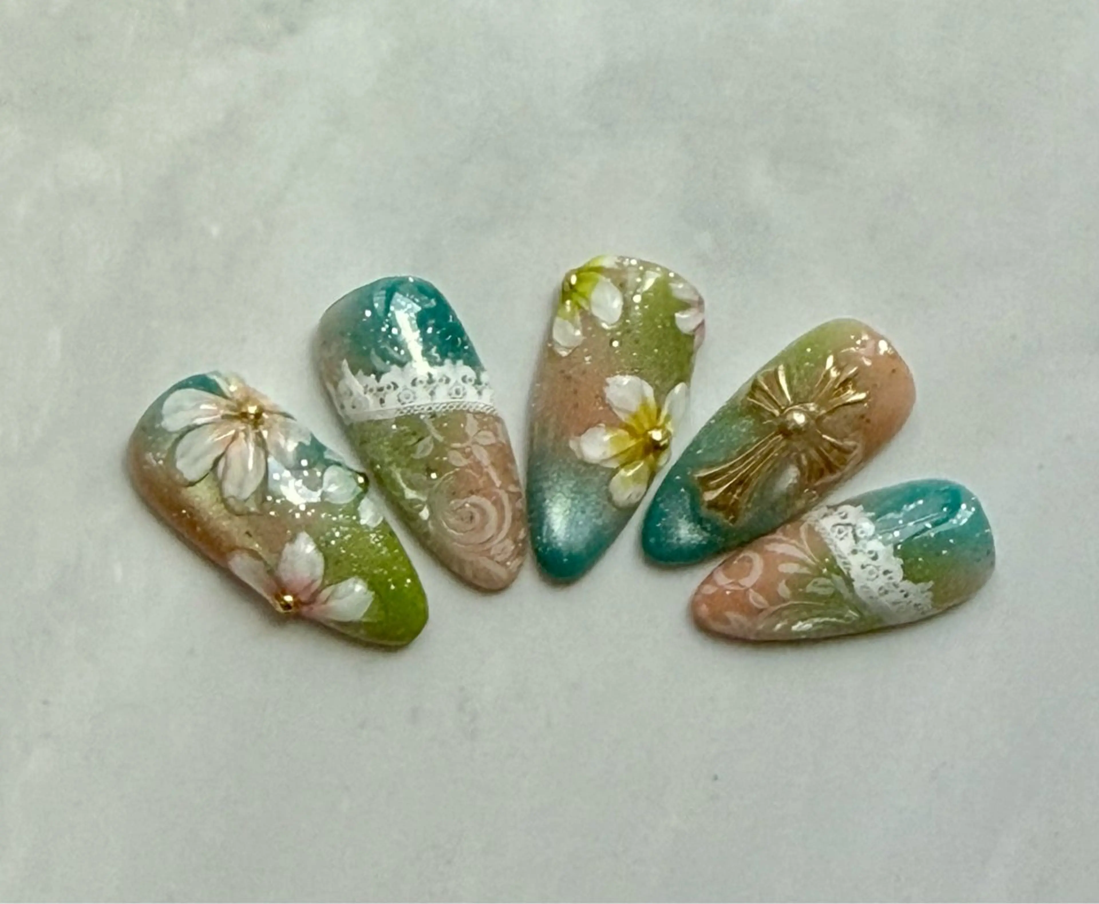 ネイル アートネイル チークネイル フラッシュネイル フラッシュマグ フレンチネイル Mai’s nailのネイルデザイン