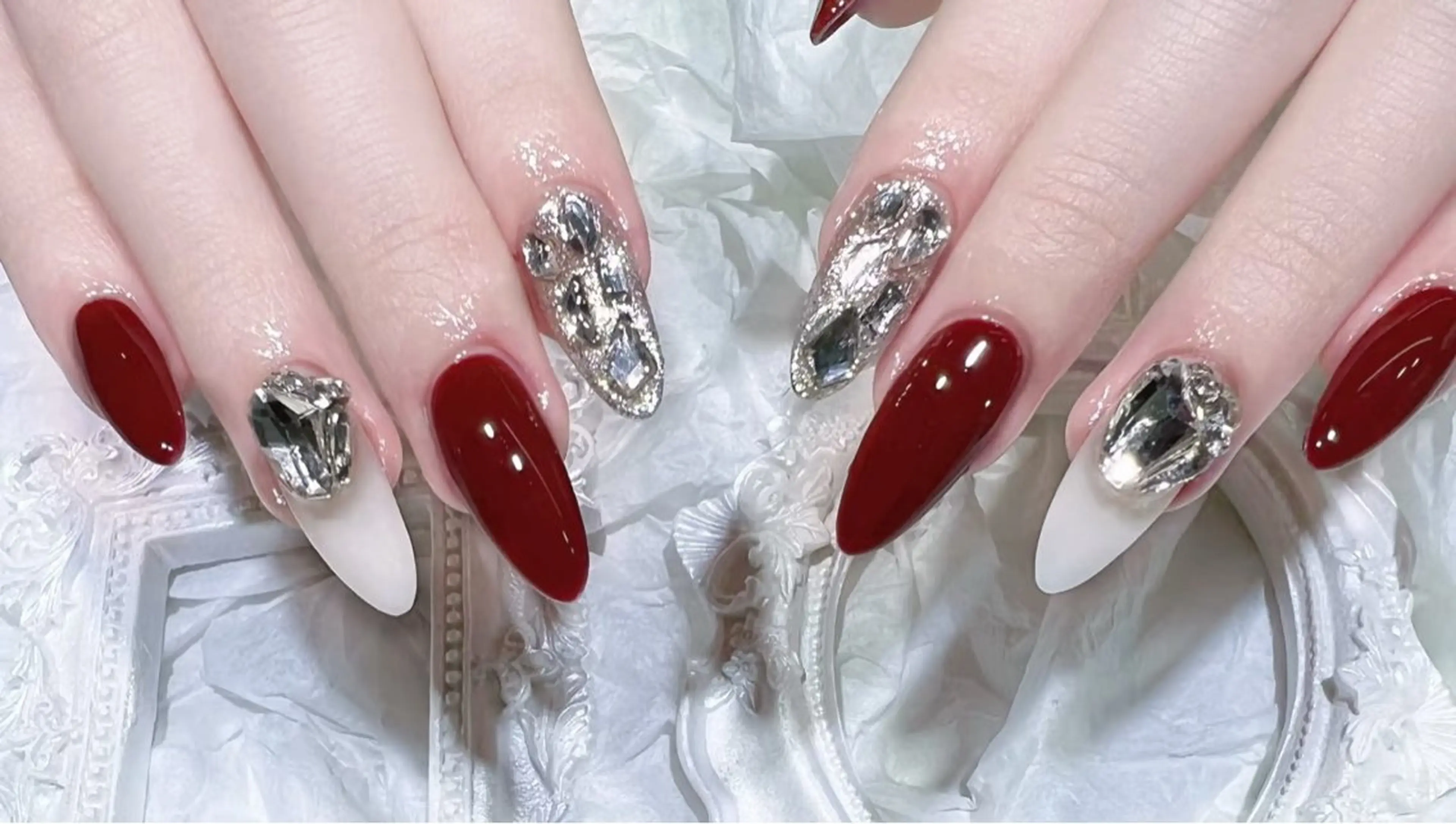 チップ長さ出し🉐バイカラー+（2本埋め尽くし）ソフトジェルオフ無料の写真