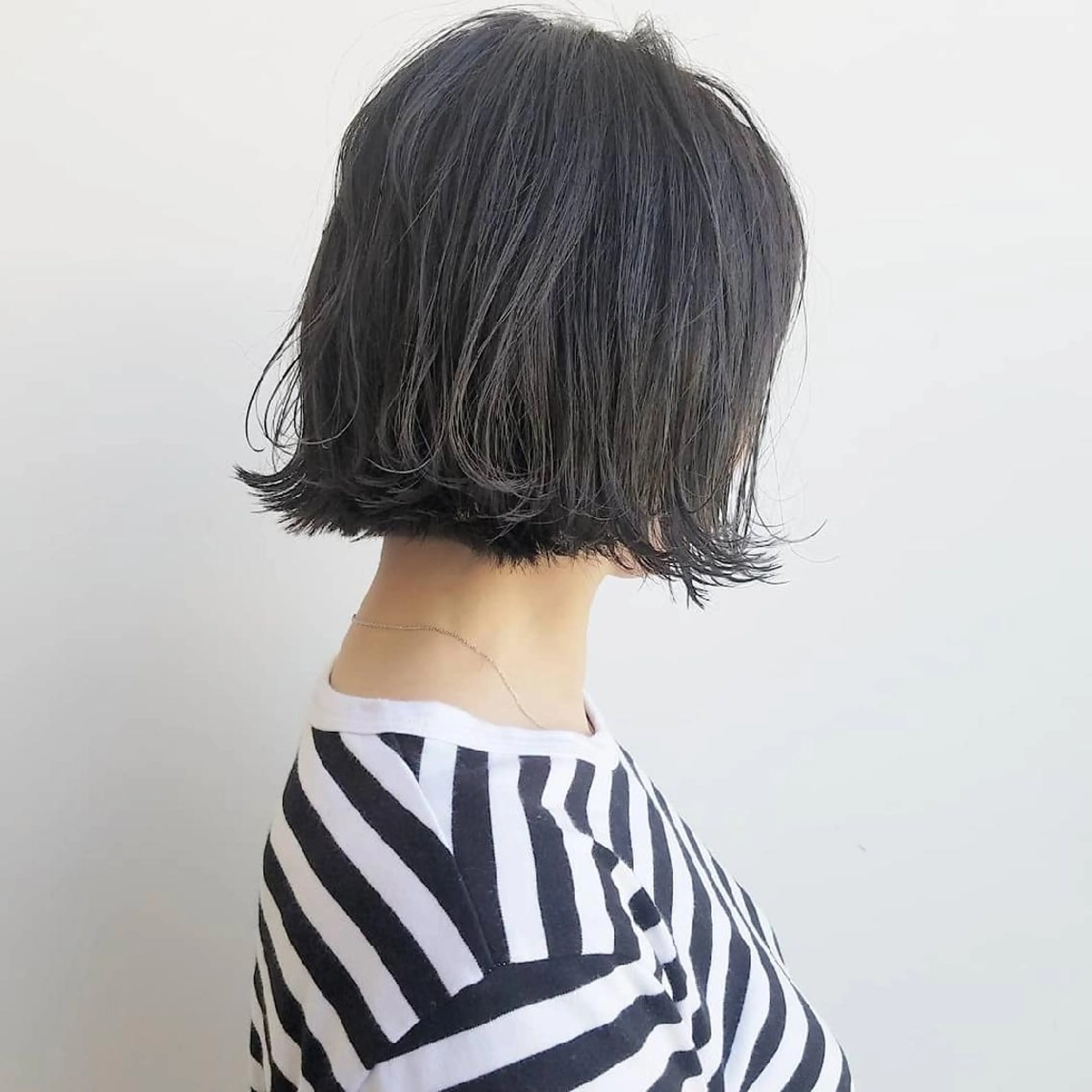 ショート カラー ネイル ヘアアレンジ 切りっぱなしボブ ボブ iplus まつげ、眉毛、耳つぼのマツエク・マツパデザイン