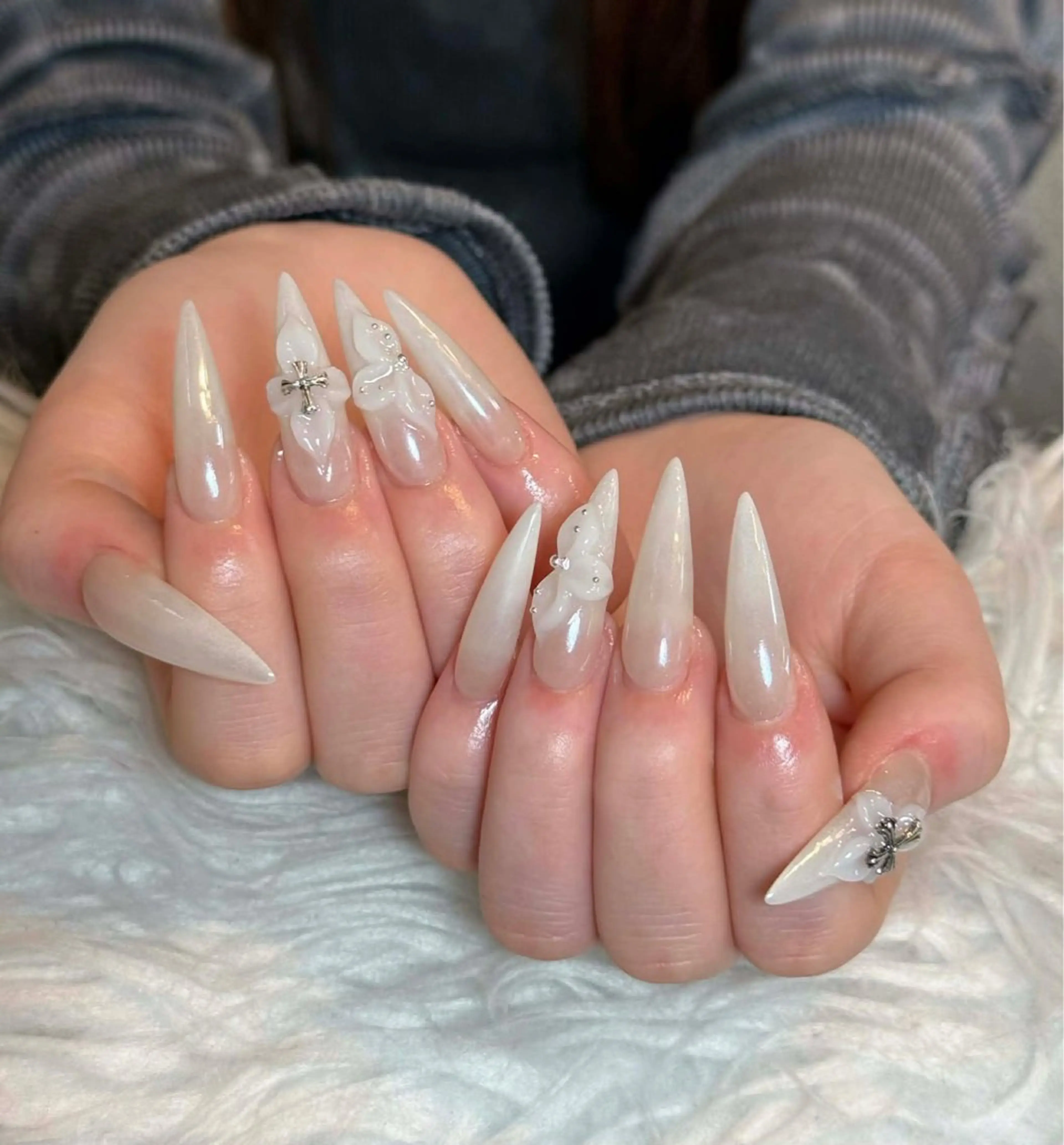 ネイル チークネイル ドット フレンチネイル グラデーション ハート ハンドネイル Julli NailStudioのネイルデザイン