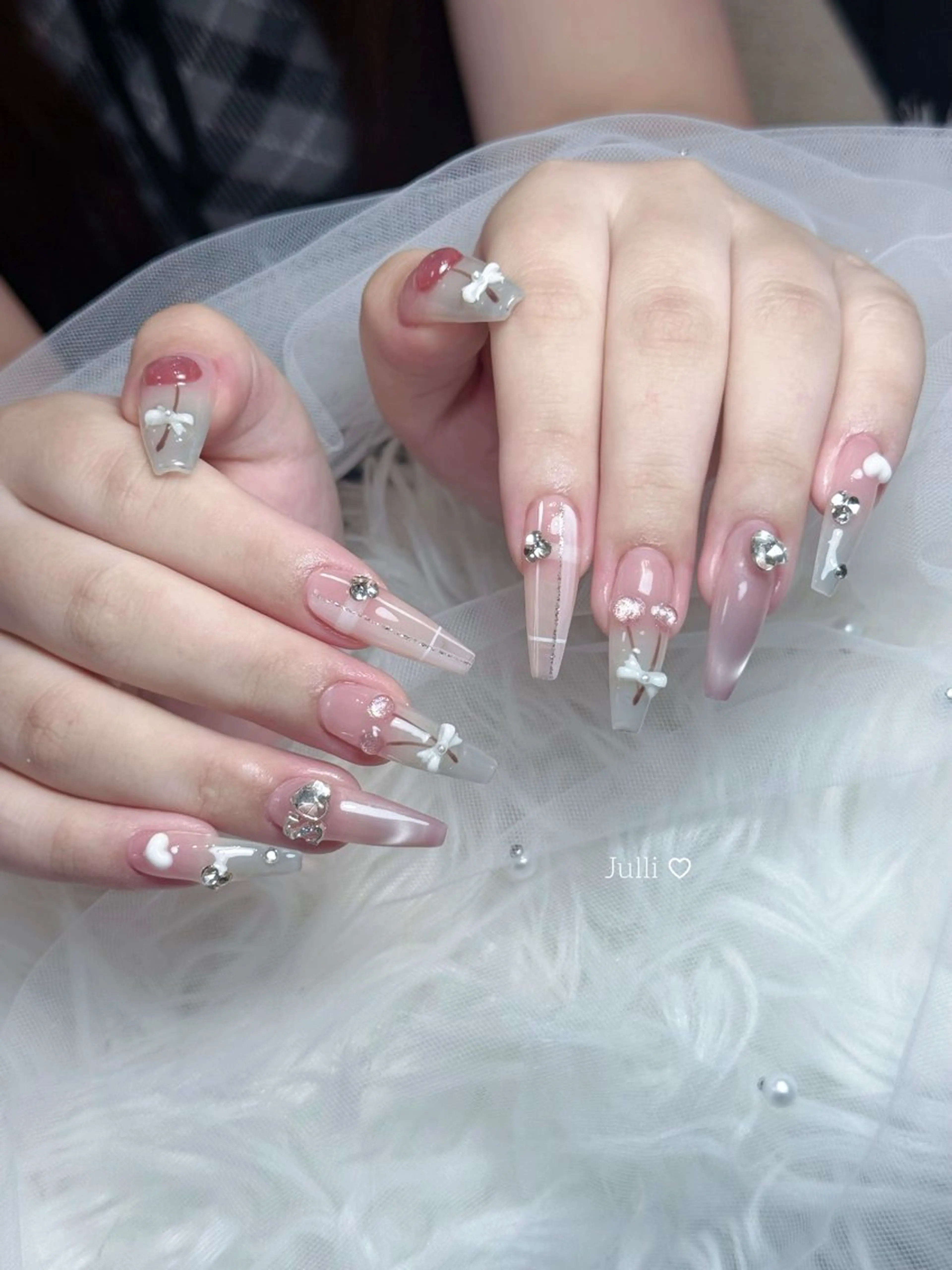 ネイル フレンチネイル ジェルネイル キラキラネイル 韓国ネイル マグネットネイル Julli NailStudioのネイルデザイン