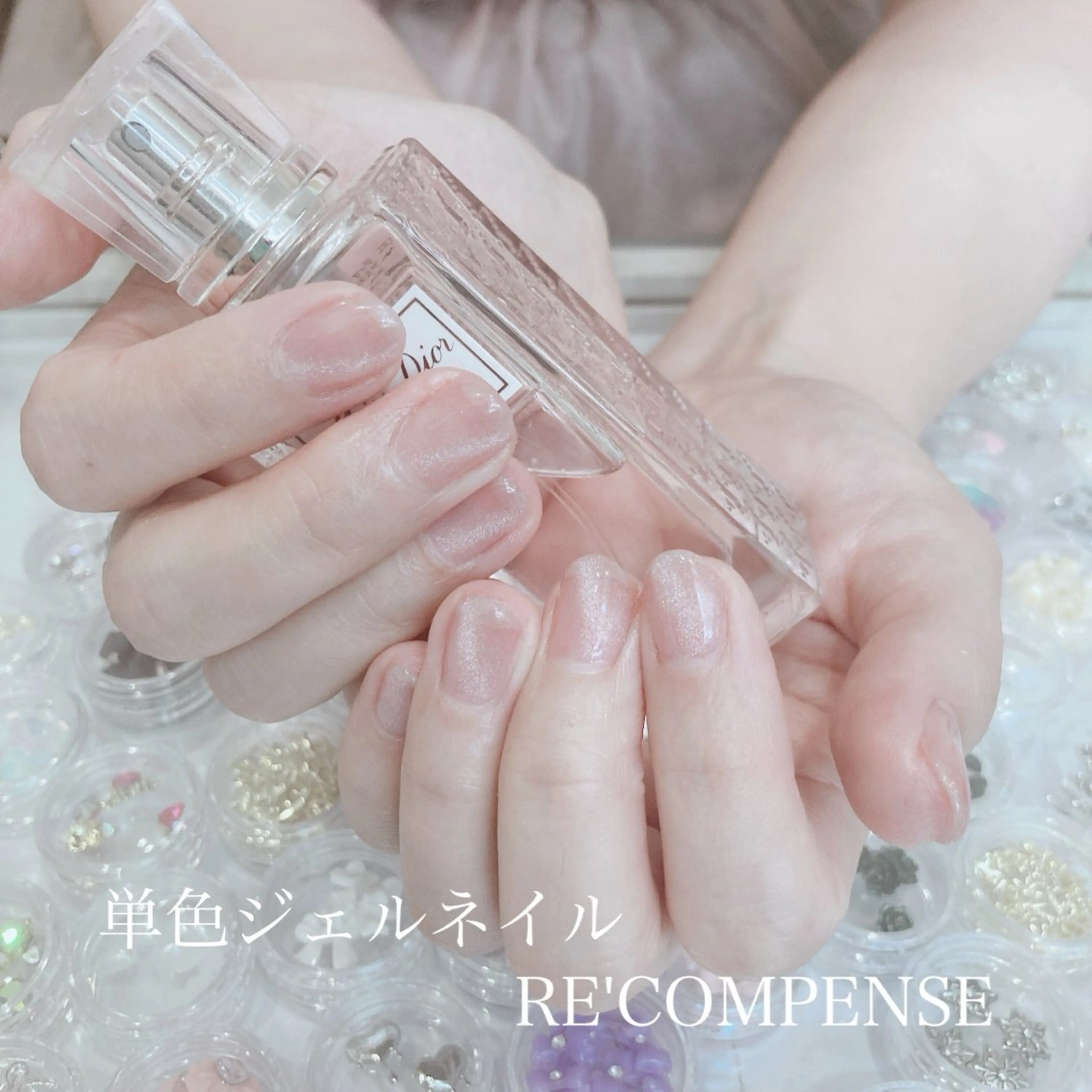 オフ＆単色ジェルネイルの写真