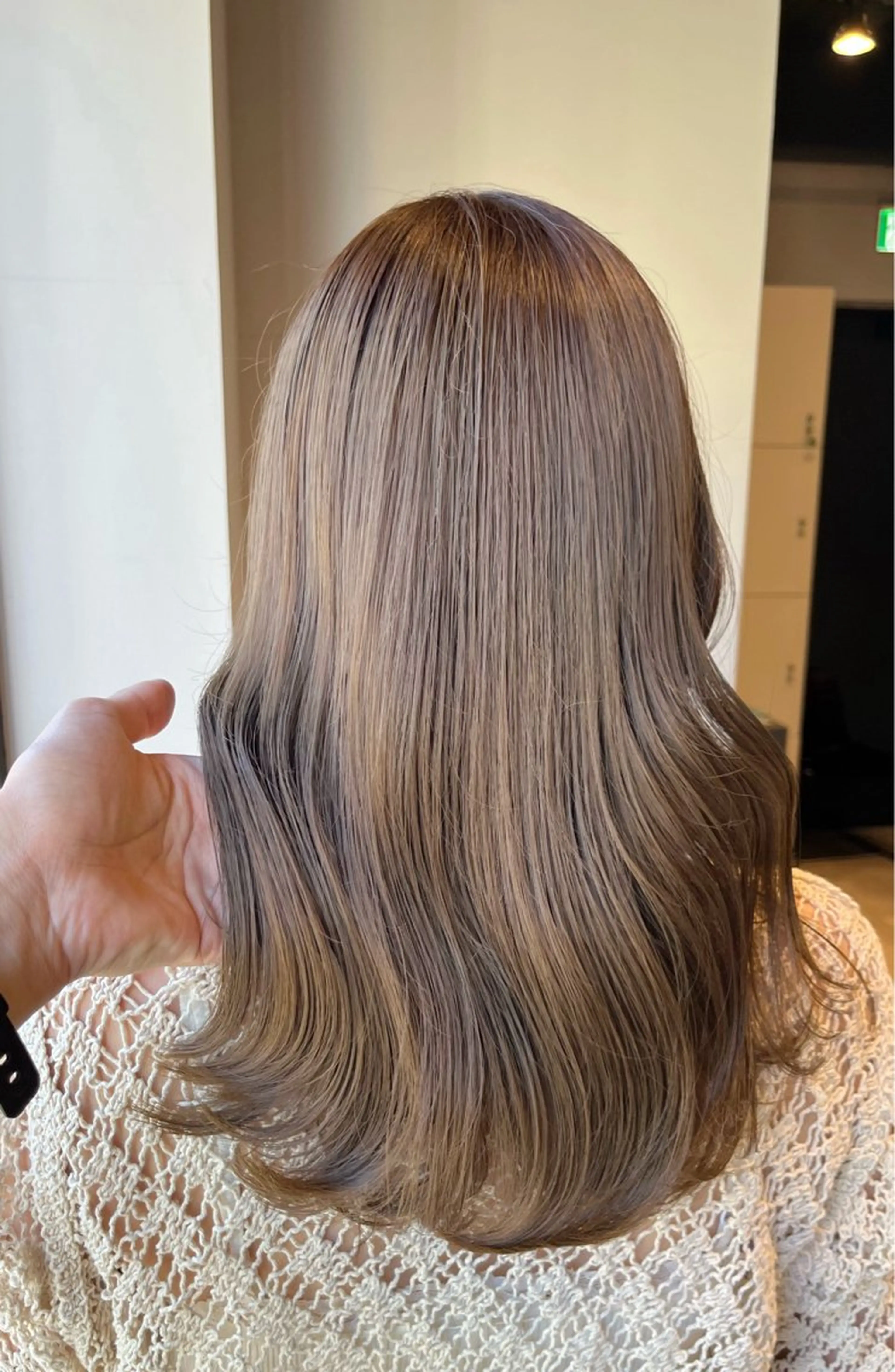 ロング カラー アッシュ ベージュカラー ブルーカラー ブルーグレー ブルーグレージュ カット ヘアカラー トリートメント うる艶カラー/恵比寿 ベージュ/丸山陽平のヘアスタイル