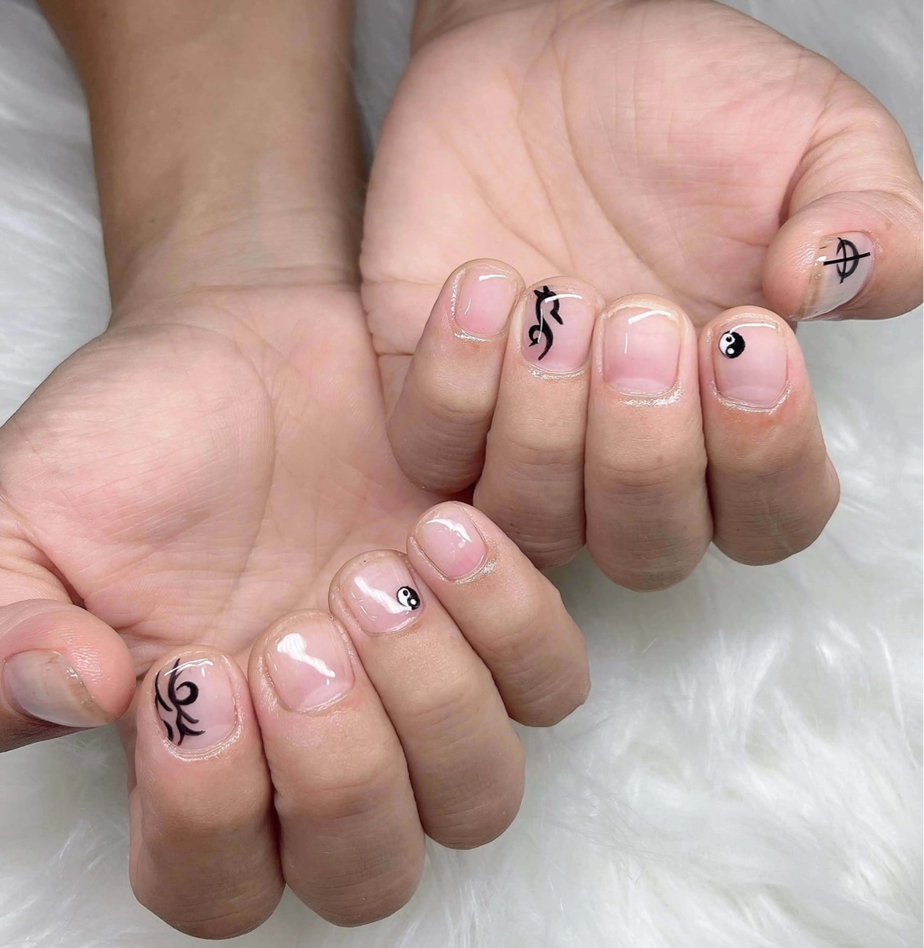 ショート YOLO NAILのネイルデザイン