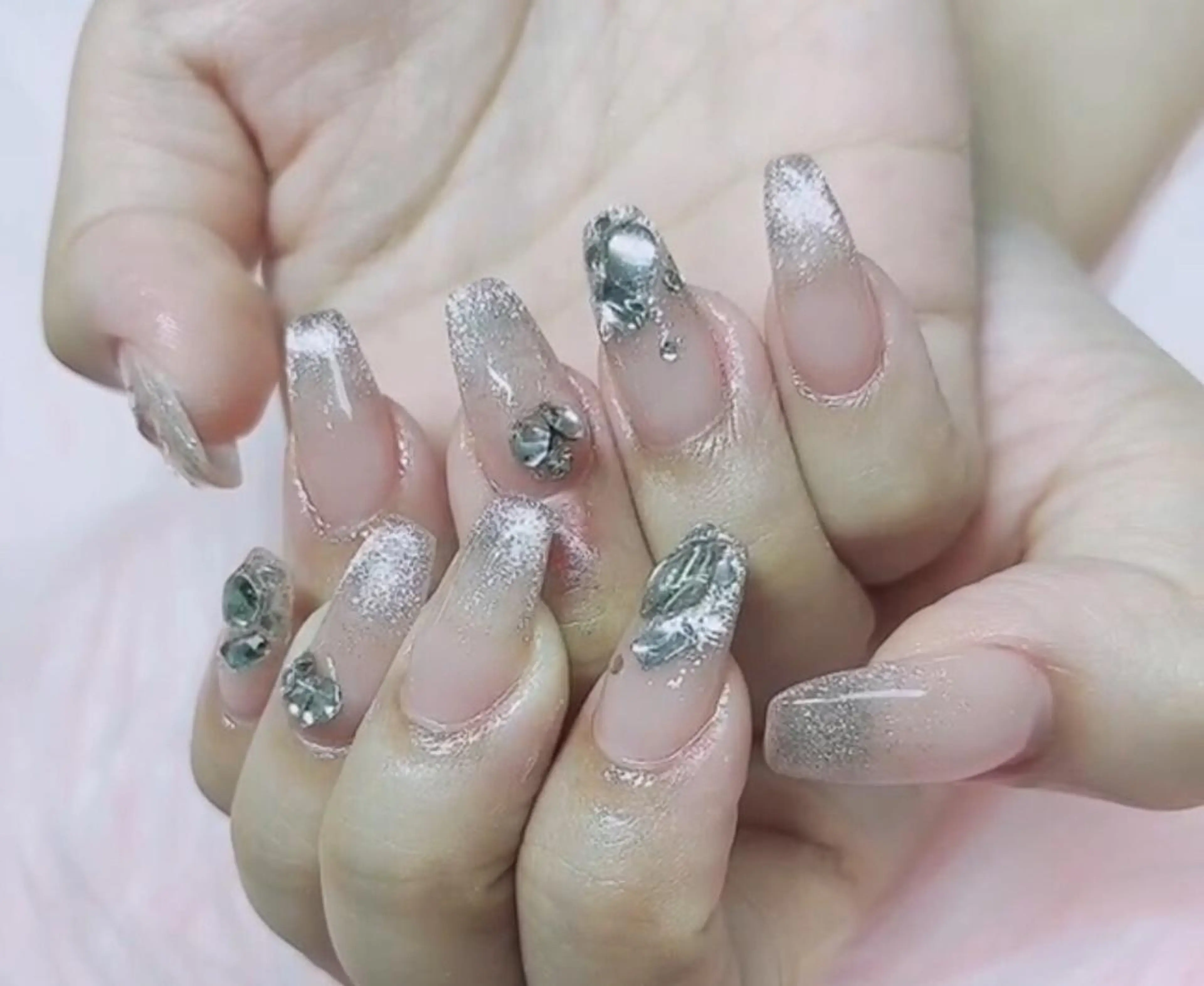 ネイル ハンドネイル MoonNail ユリ🌸のネイルデザイン