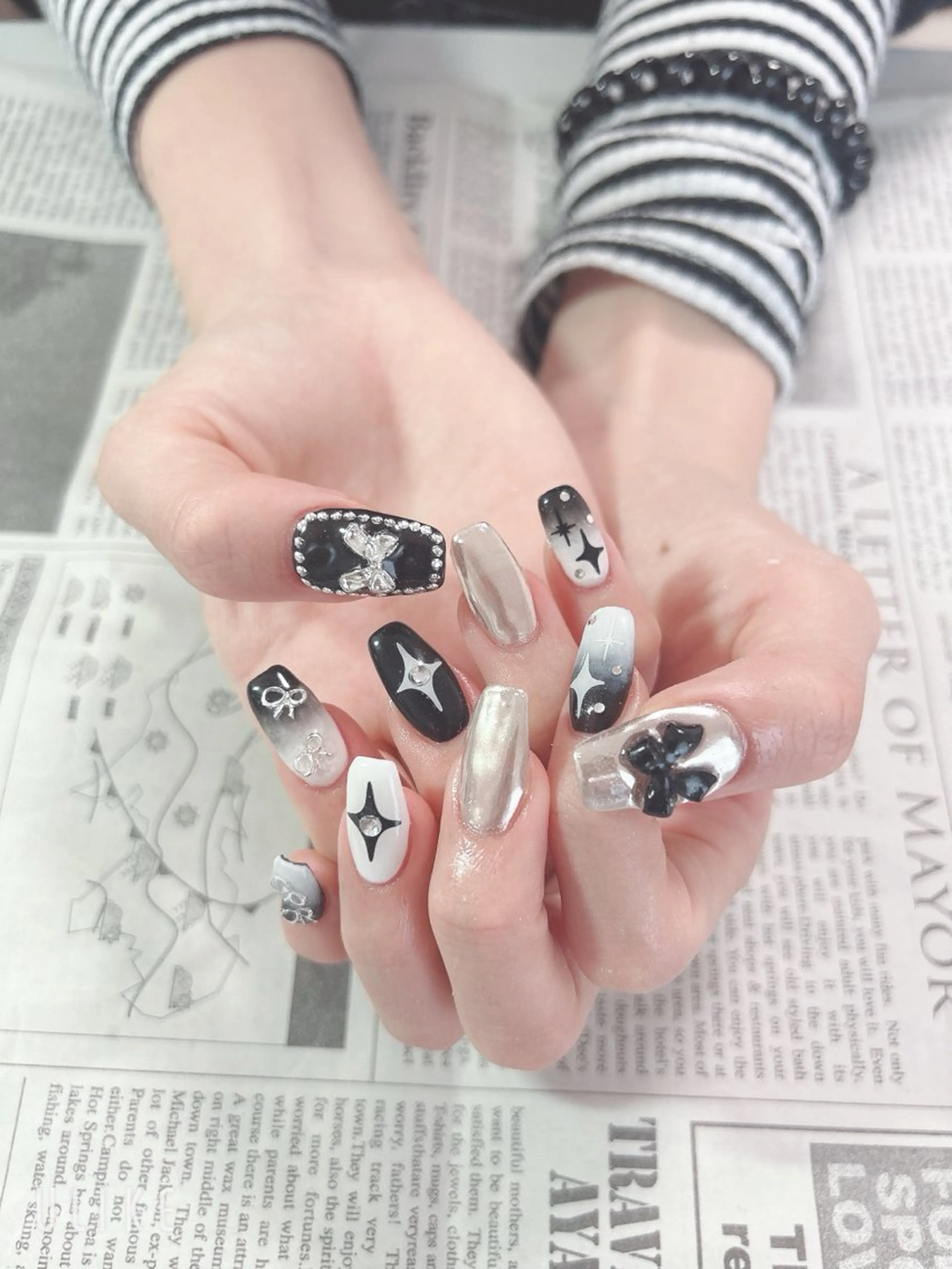 ネイル ミラーネイル リボン ハンドネイル ハンドケア 森山 舞のネイルデザイン