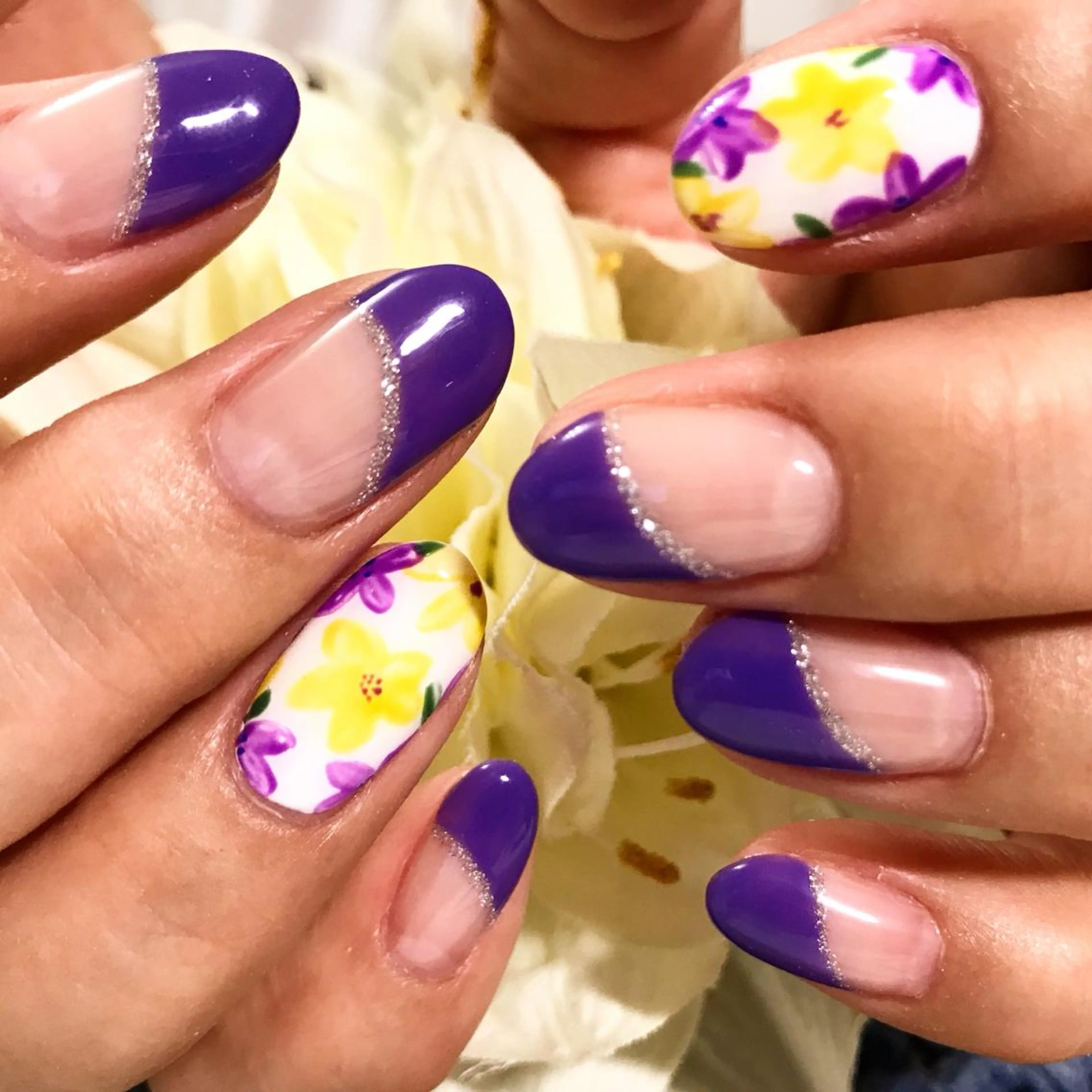 ネイル フラワーネイル フットネイル フレンチネイル ラメ(グリッター) パープル nail fufla ♡yamane♡のネイルデザイン