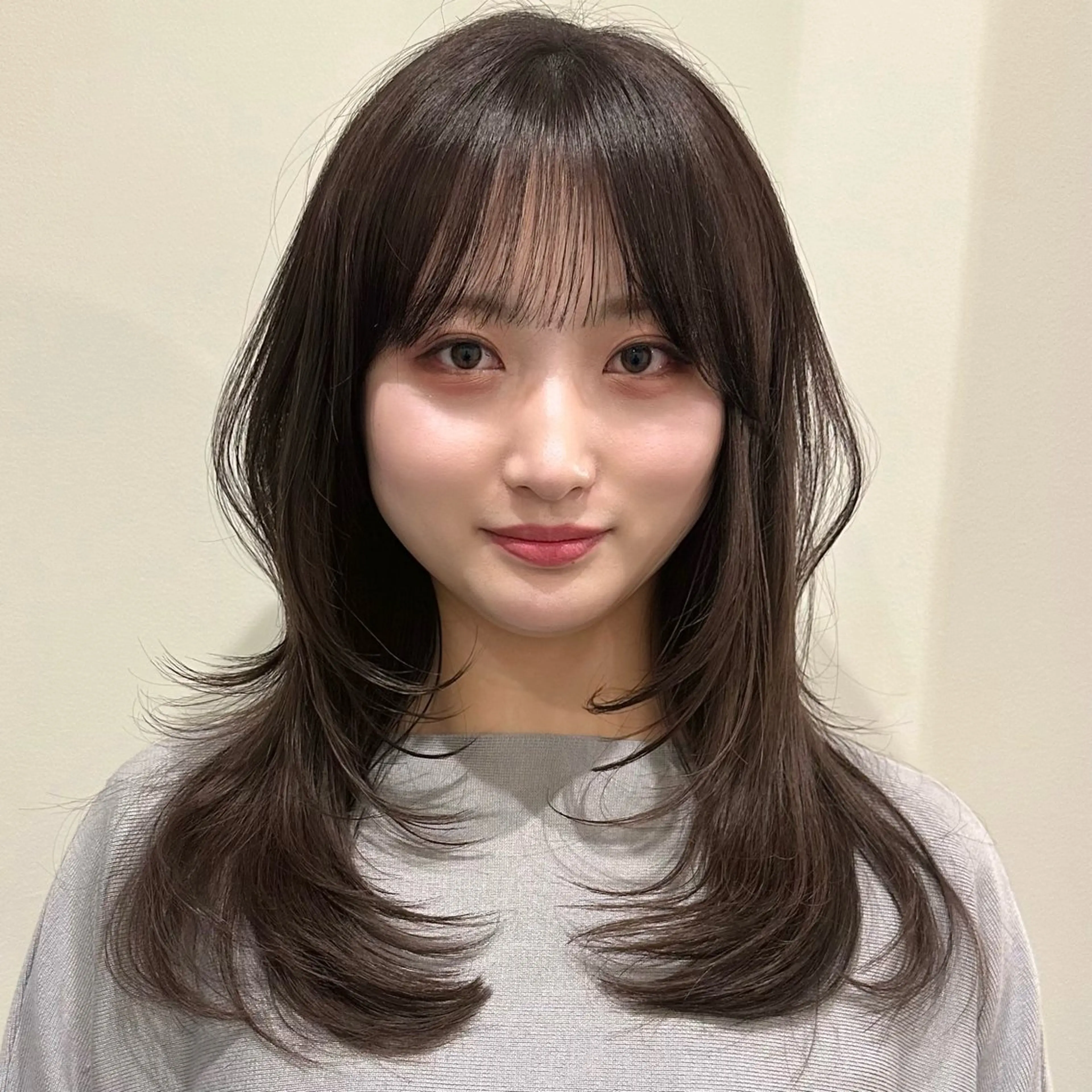 セミロング カット ヘアカラー トリートメント 🌹ハッシュカット、 レイヤー韓国ヘア🌹のヘアスタイル