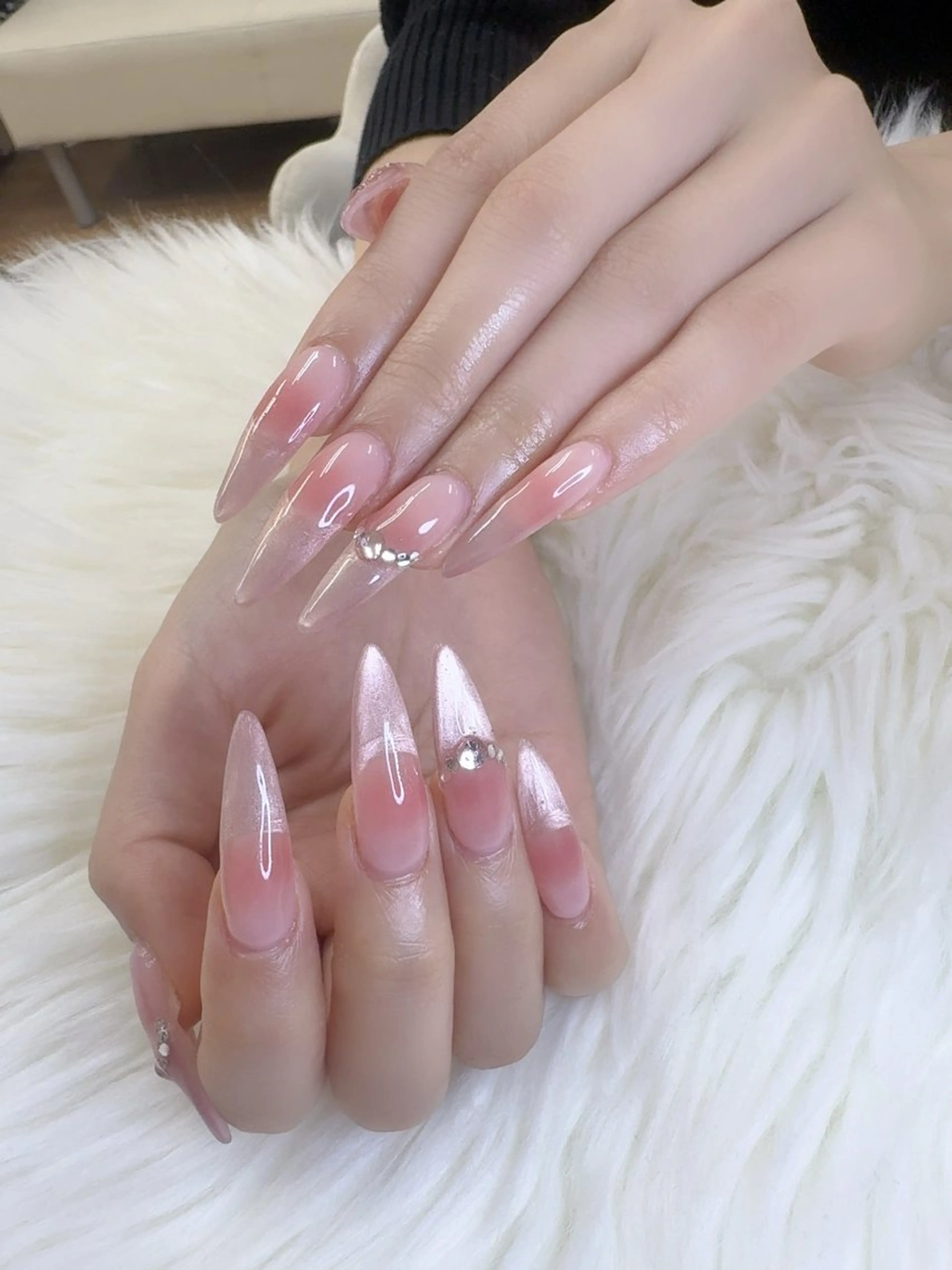 ネイル フレンチネイル 韓国ネイル マグネットネイル ニュアンスネイル オフィスネイル ハンドネイル Mlan Nailのネイルデザイン