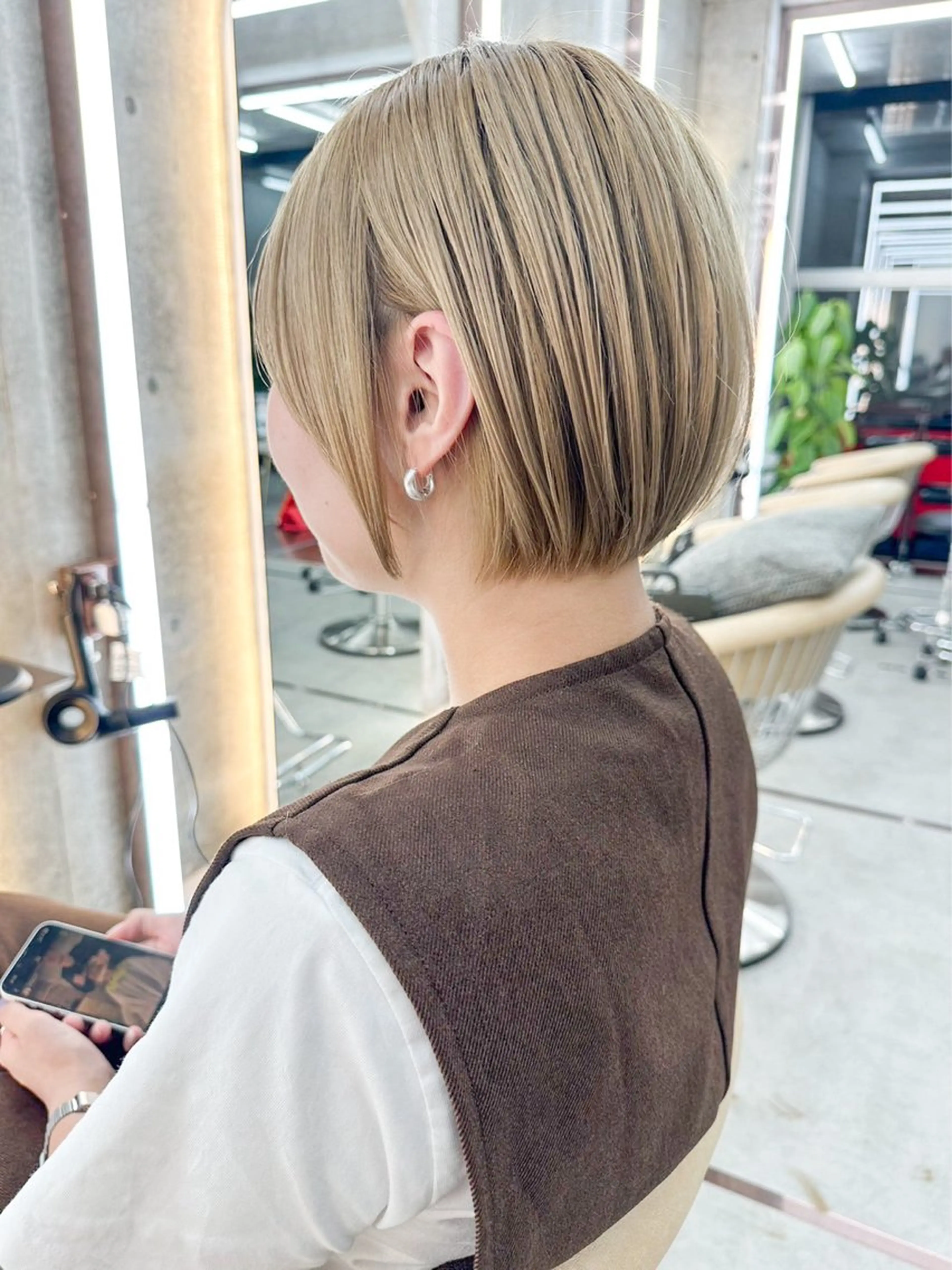 ミディアム カット ヘアカラー トリートメント 髪質改善|透明 感カラー🩵レイヤーのヘアスタイル