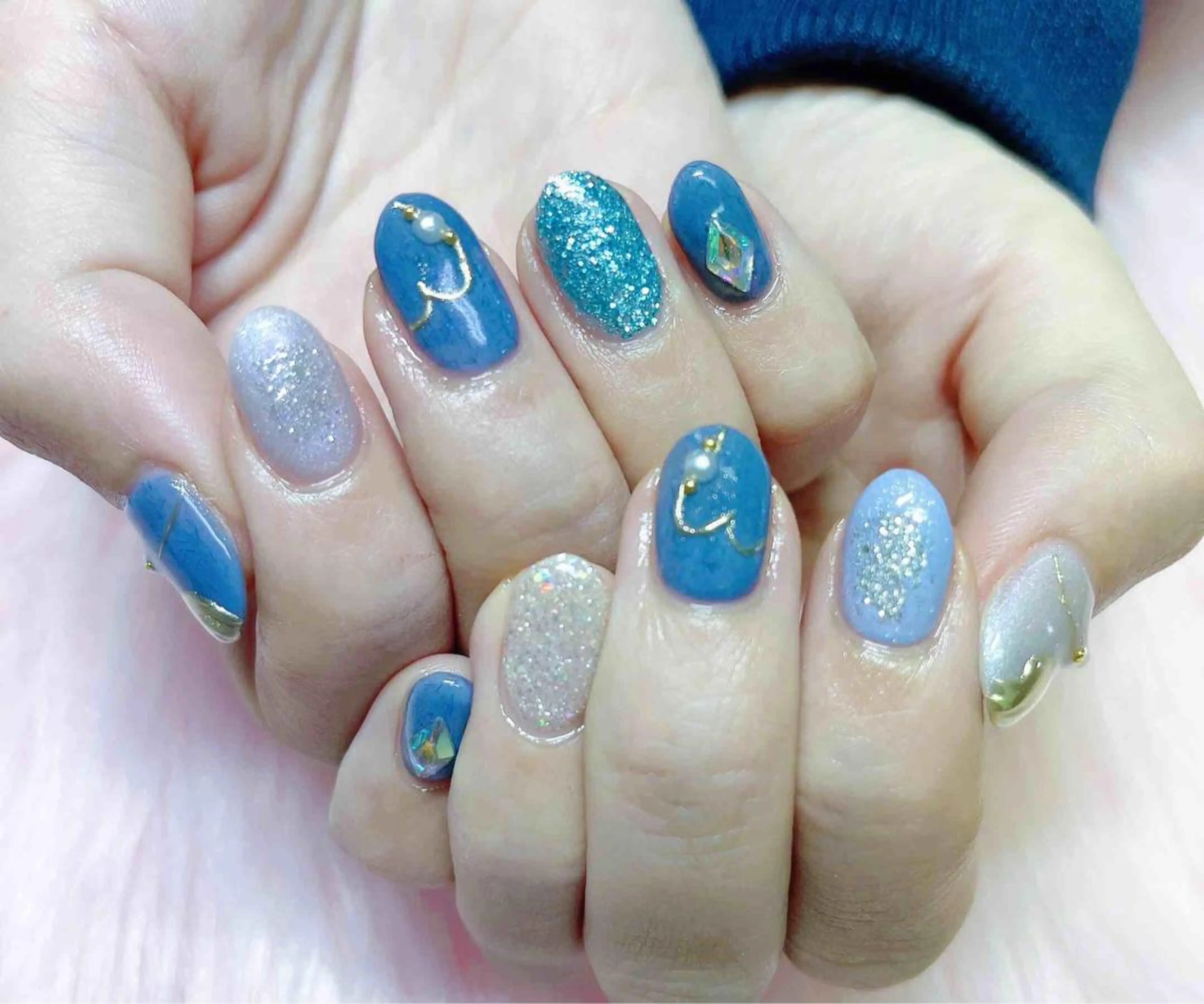 ネイル ハンドネイル MoonNail ユリ🌸のネイルデザイン