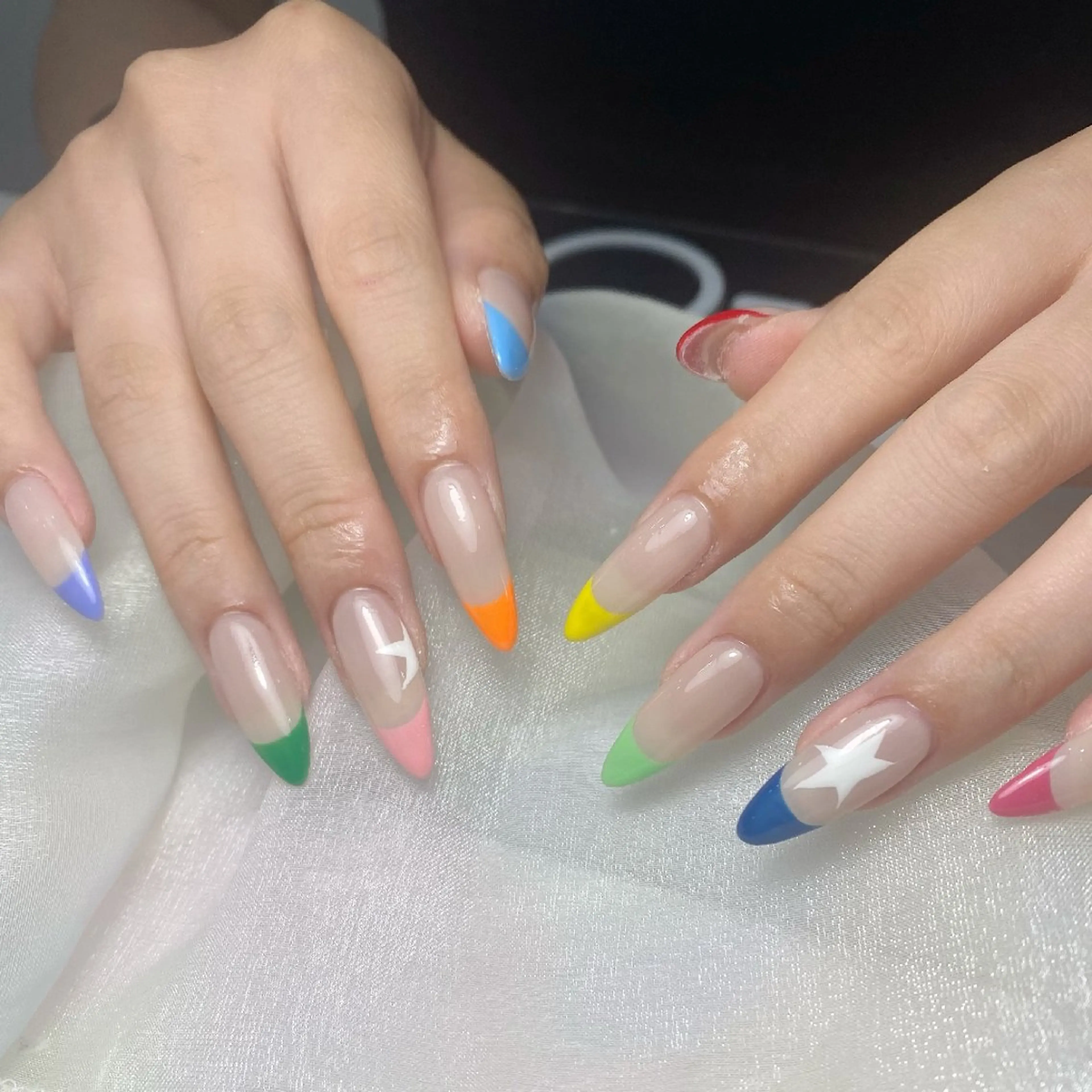 ネイル チークネイル フレンチネイル ジェルネイル ガーリー キラキラネイル ハンドネイル UM Nail Salonのネイルデザイン