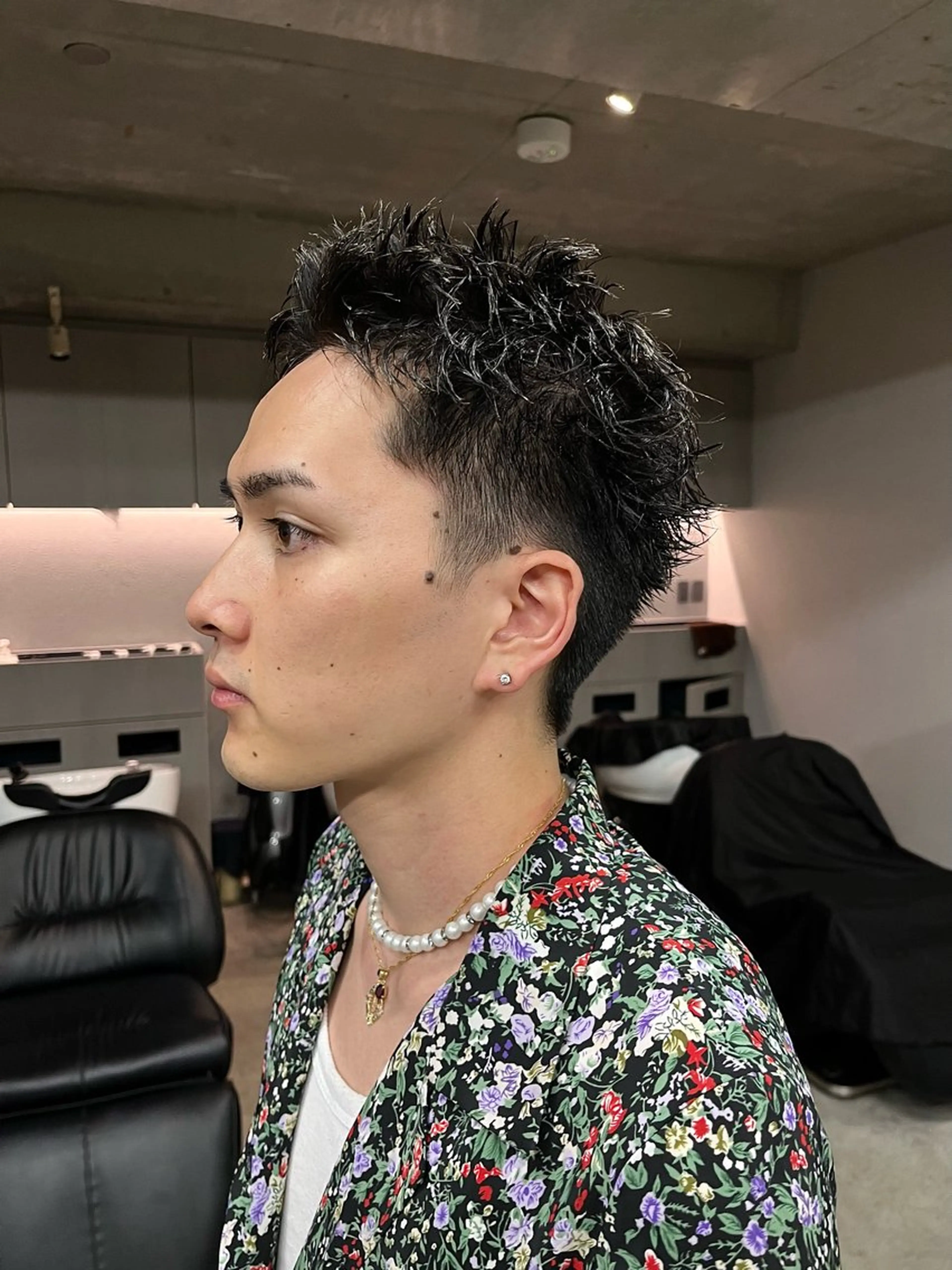 ショート パーマ メンズ カット パーマ 曲がる縮毛矯正 センターパートのヘアスタイル