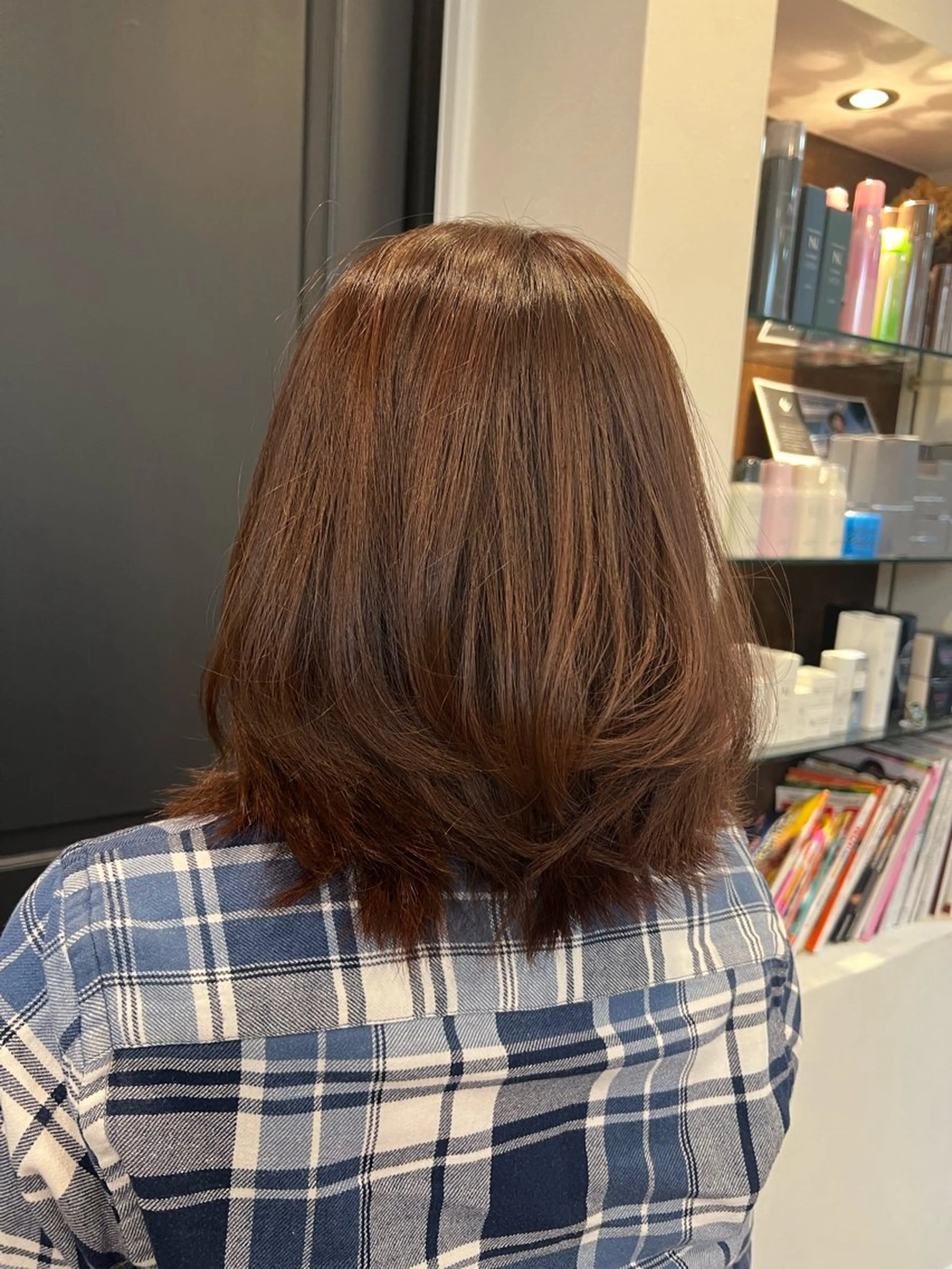 ミディアム レイヤーカット カット ヘアカラー cyan Amiのヘアスタイル