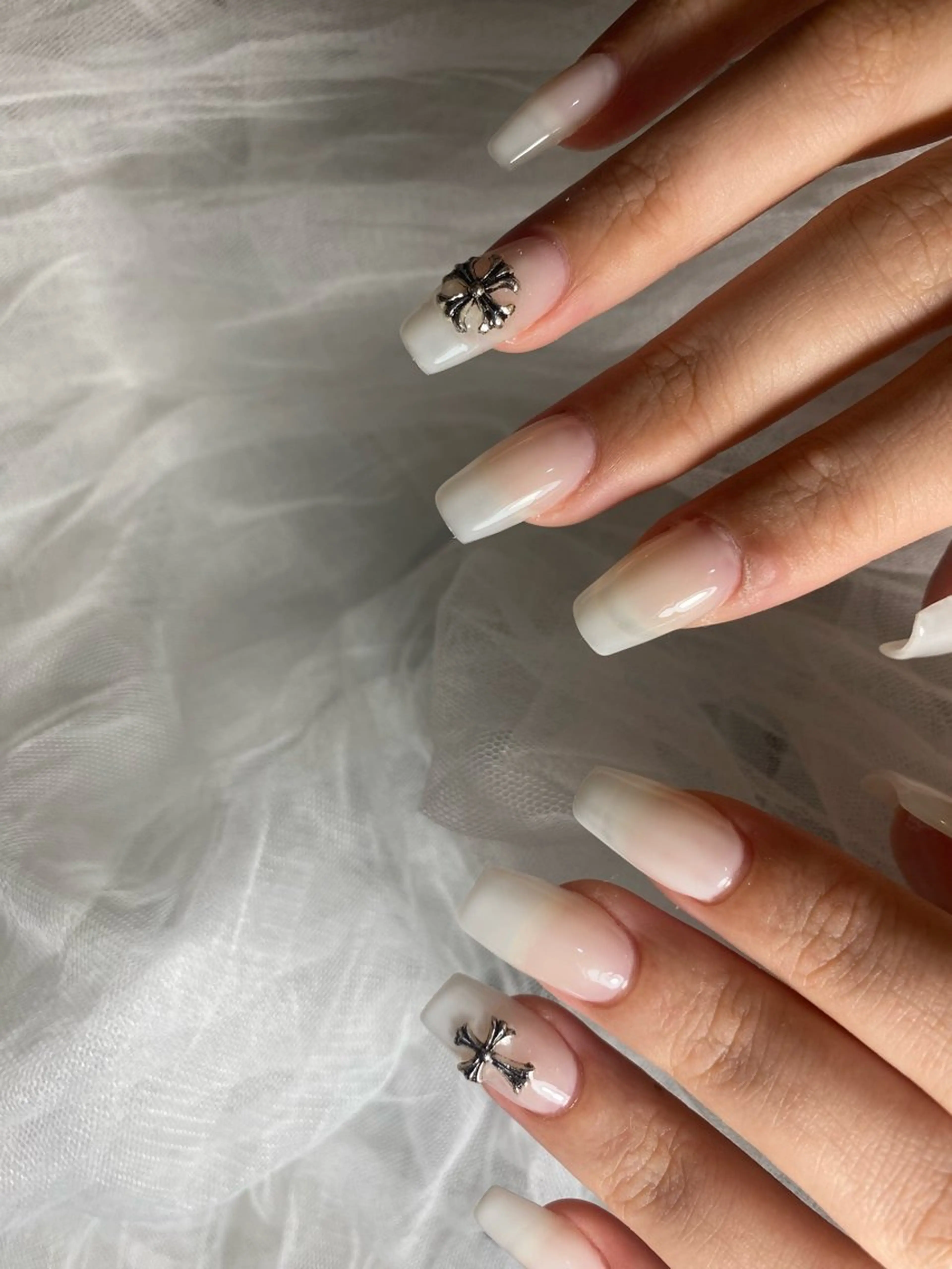 ネイル シンプルネイル ハンドネイル Ｌｉｔ所属・Ｌｉｔ .のネイルデザイン