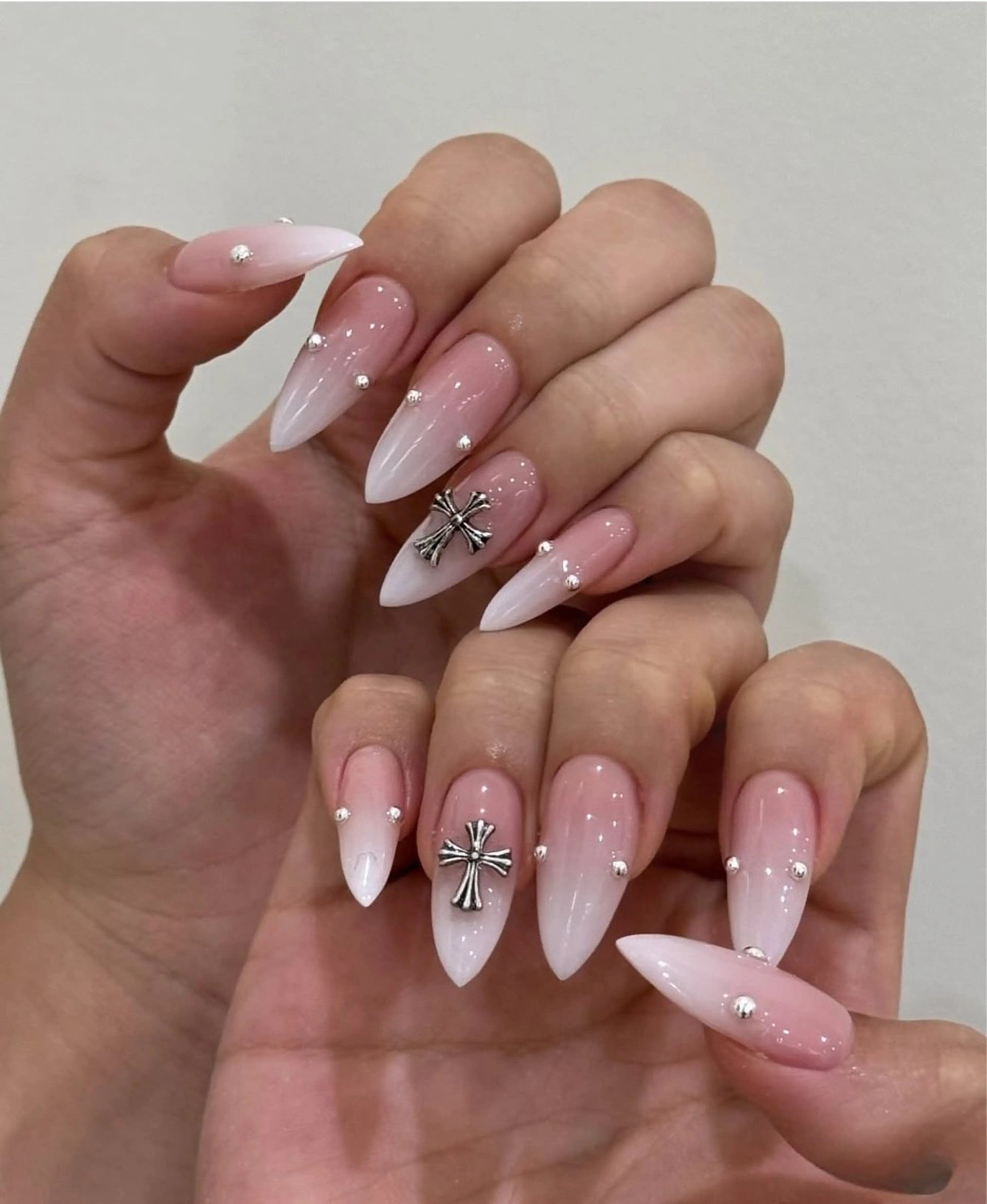 ネイル キラキラネイル マグネットネイル ミラーネイル ニュアンスネイル 春ネイル ハンドネイル Lyna 池袋のネイルデザイン