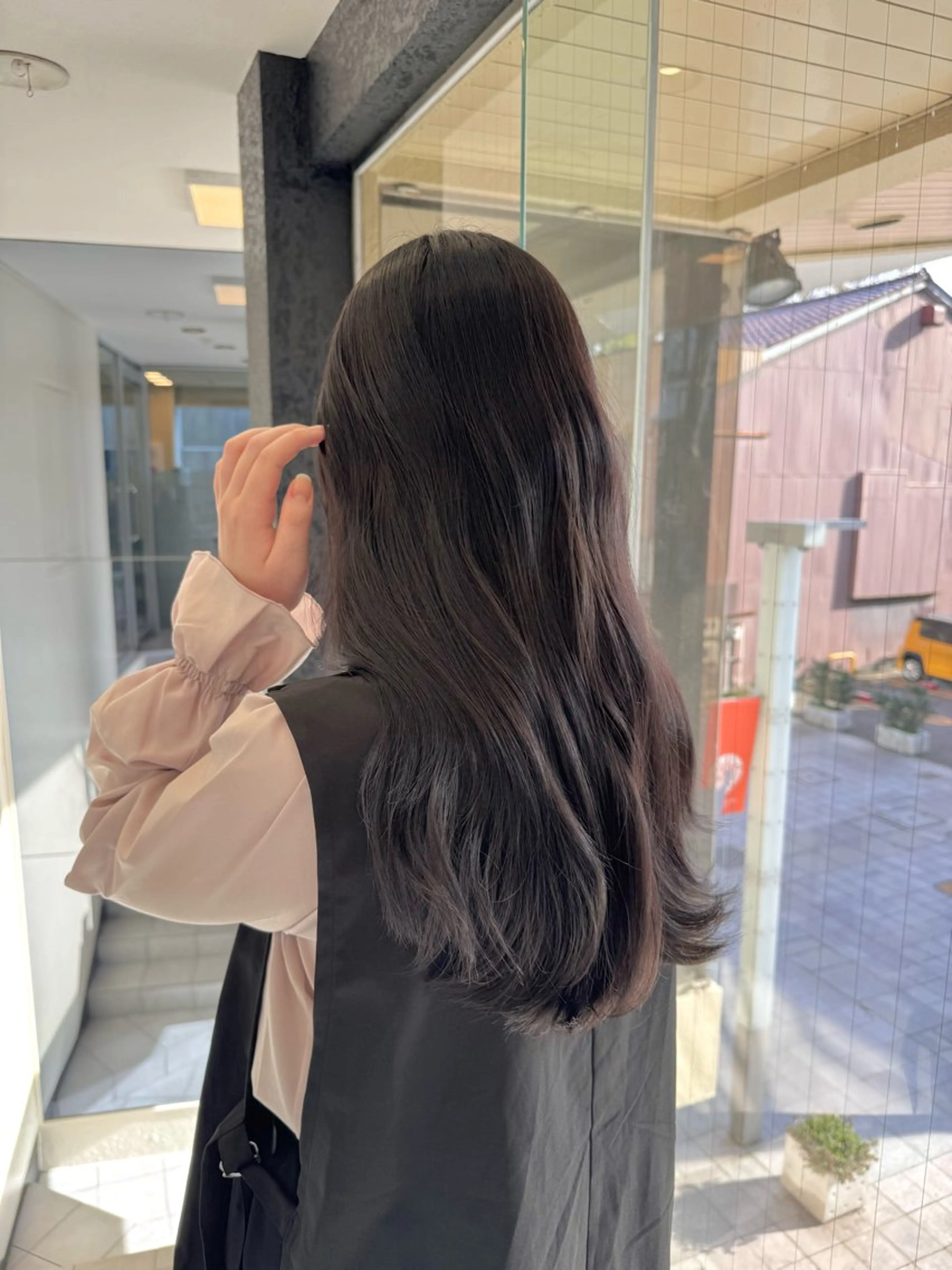 セミロング カラー ナチュラルに目を惹く デザイン/KOHNOのヘアスタイル